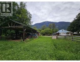 Living room - 937 Mackenzie Highway, Bella Coola, BC V0T1C0 Photo 6