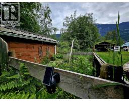 Dining nook - 937 Mackenzie Highway, Bella Coola, BC V0T1C0 Photo 7