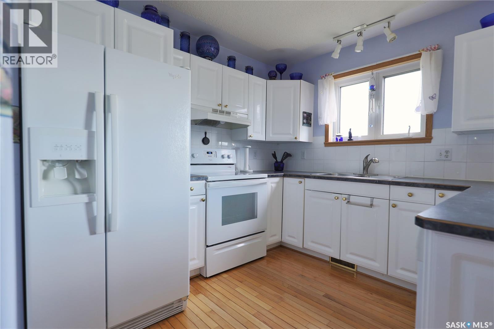 1037 Oxford STREET E — photo 14