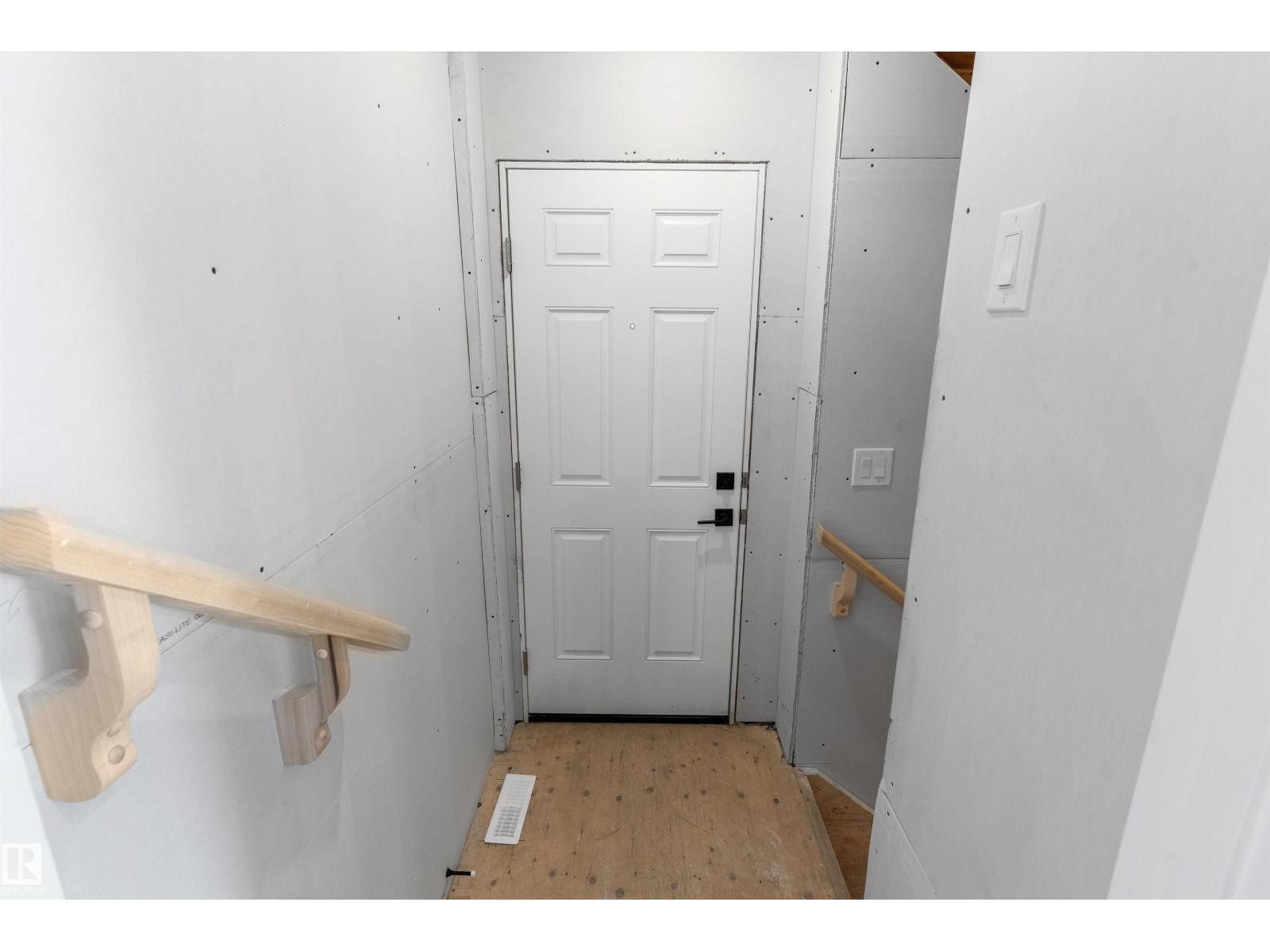 1050 CRISTALL CR SW - 31