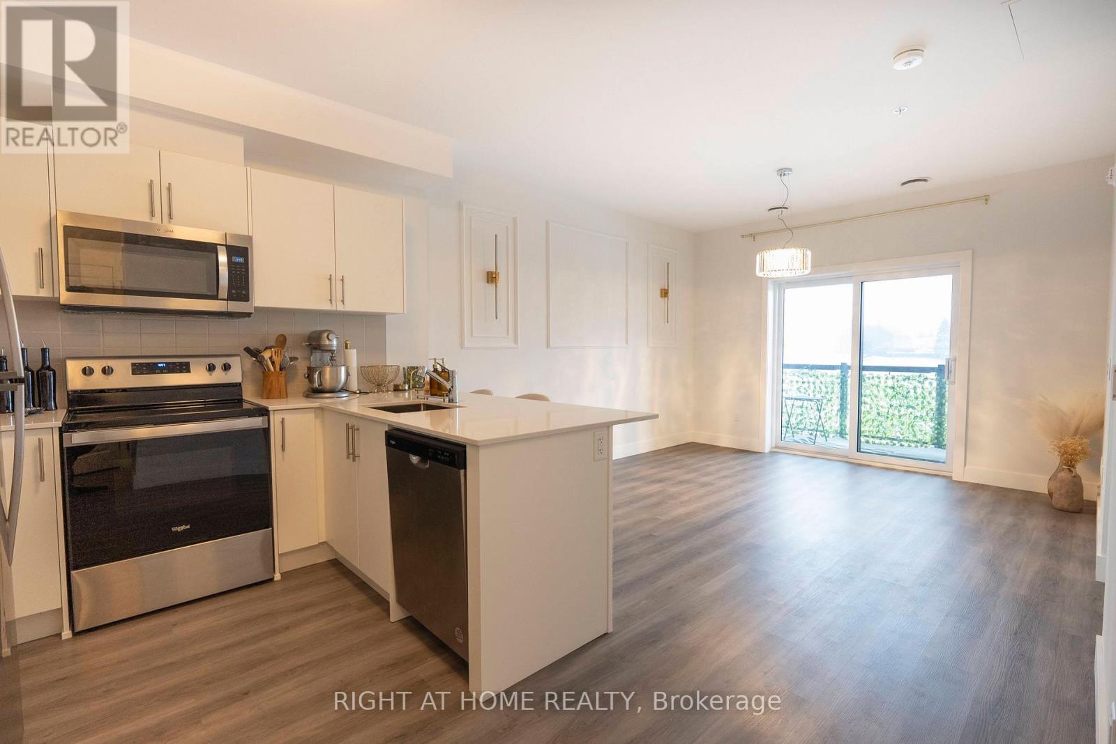 #302 1000 LACKNER PLACE E - 3