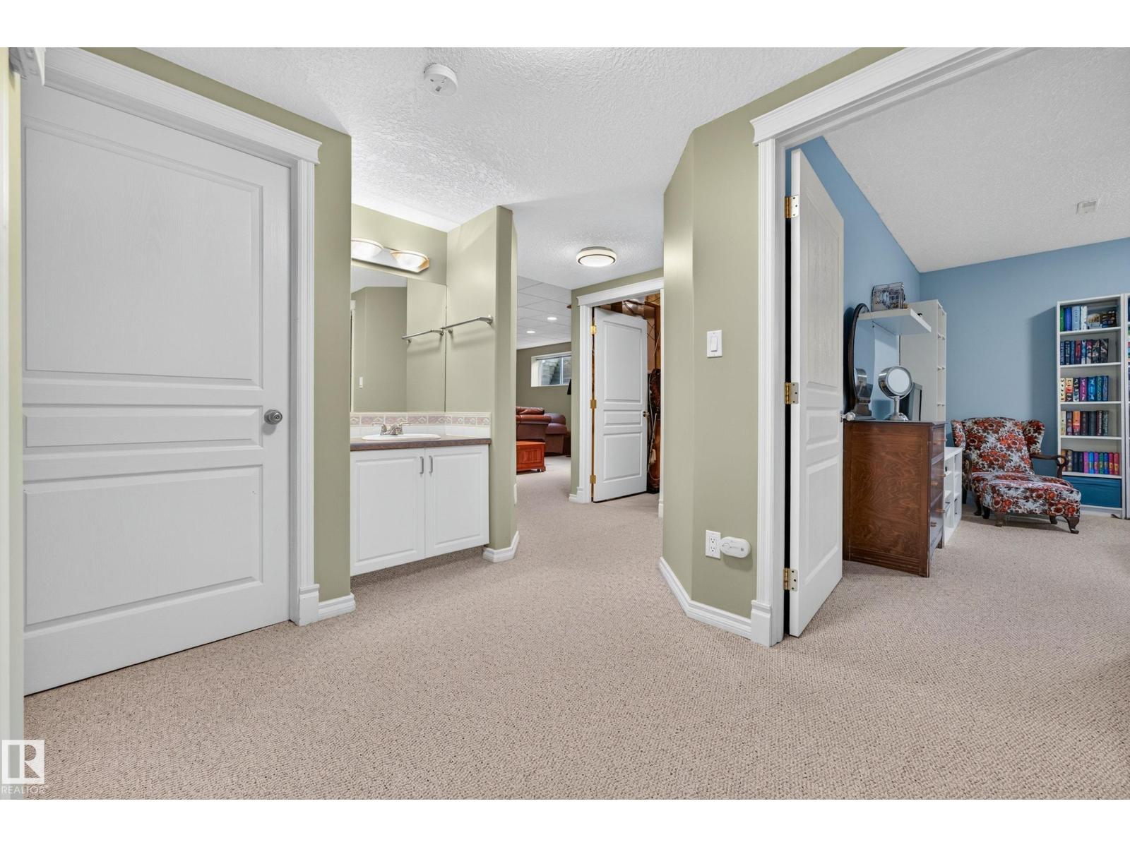 395 Meadowview TC — photo 37