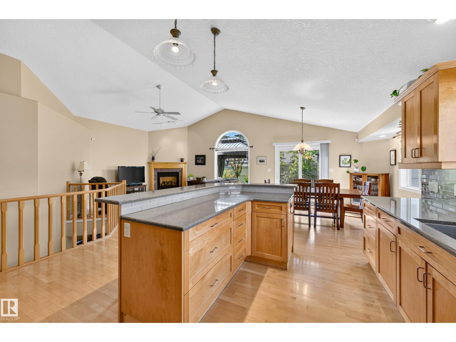 395 Meadowview TC — photo 6