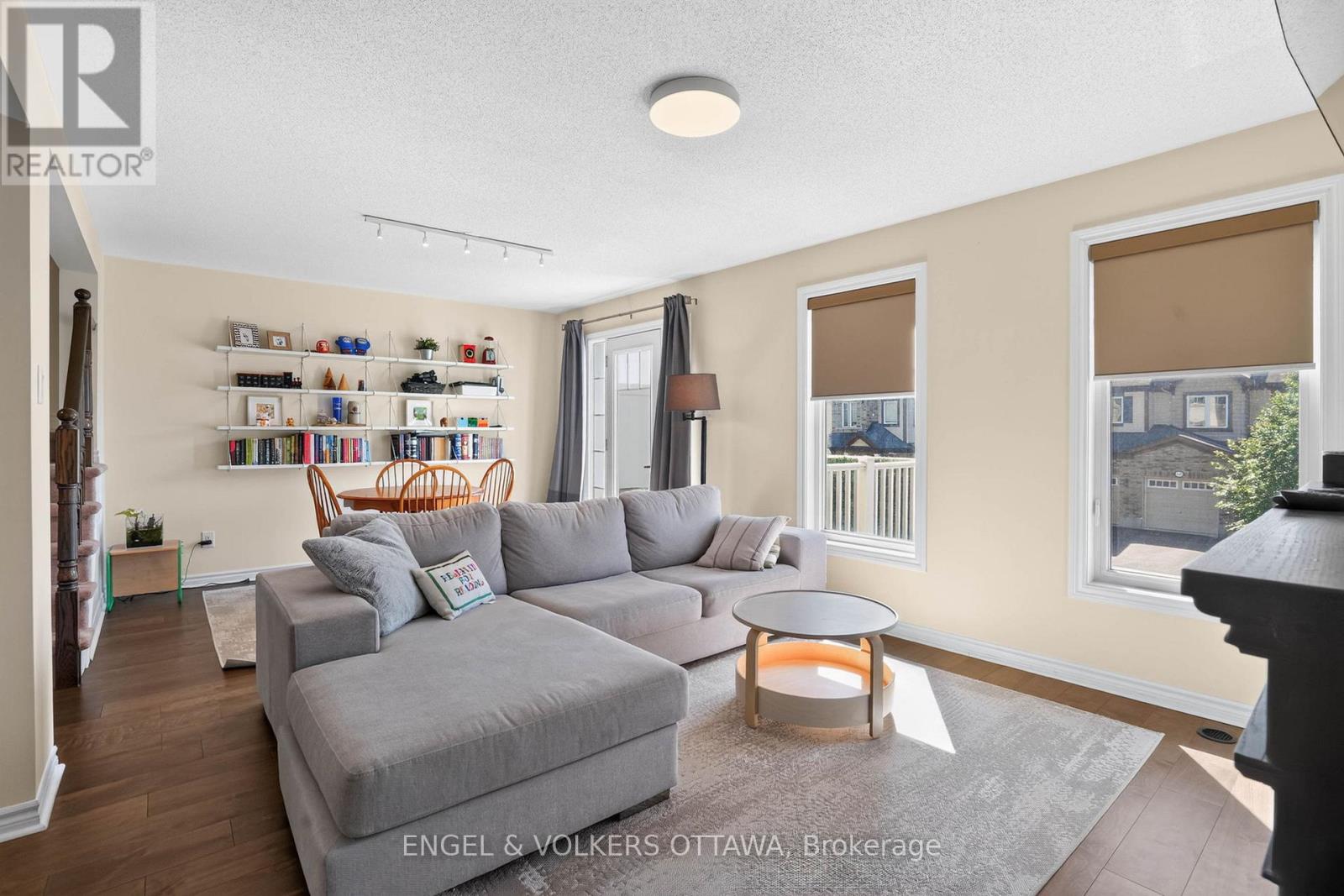 2 Bed, 3 Bath House for Sale in Ottawa – 241 PAR-LA-VILLE CIRCLE, Ottawa – MLS# X13463726 - Image 13
