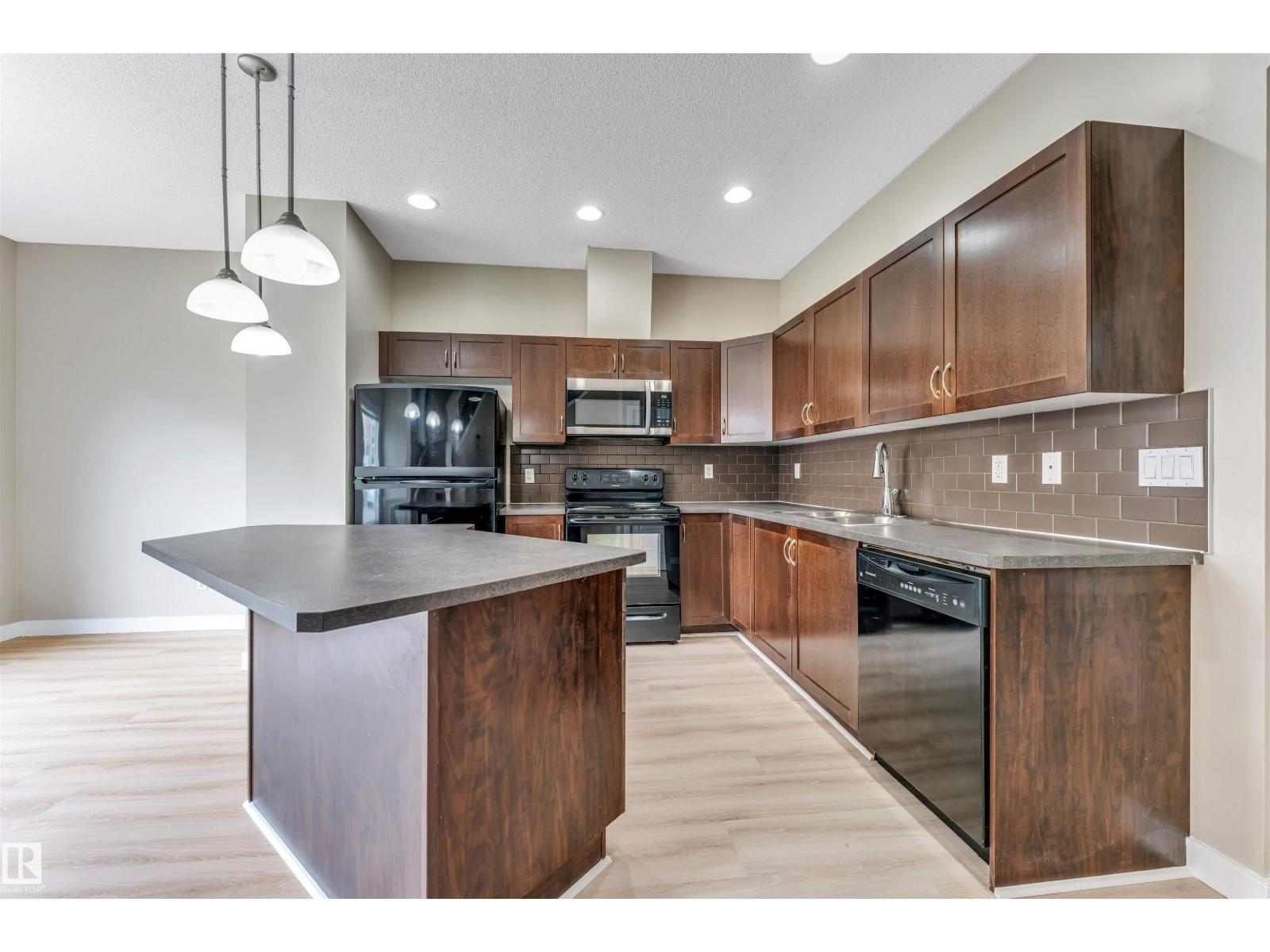 #27 13825 155 AV NW - 12