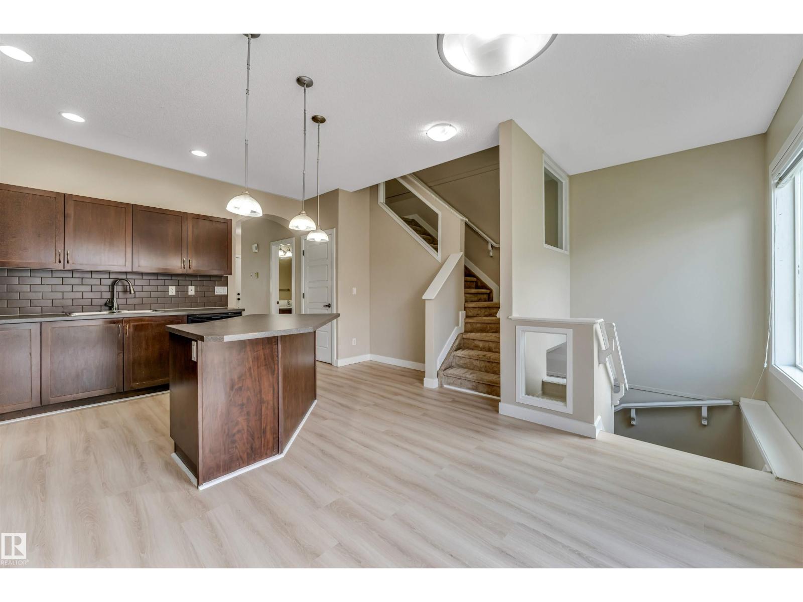 #27 13825 155 AV NW - 16