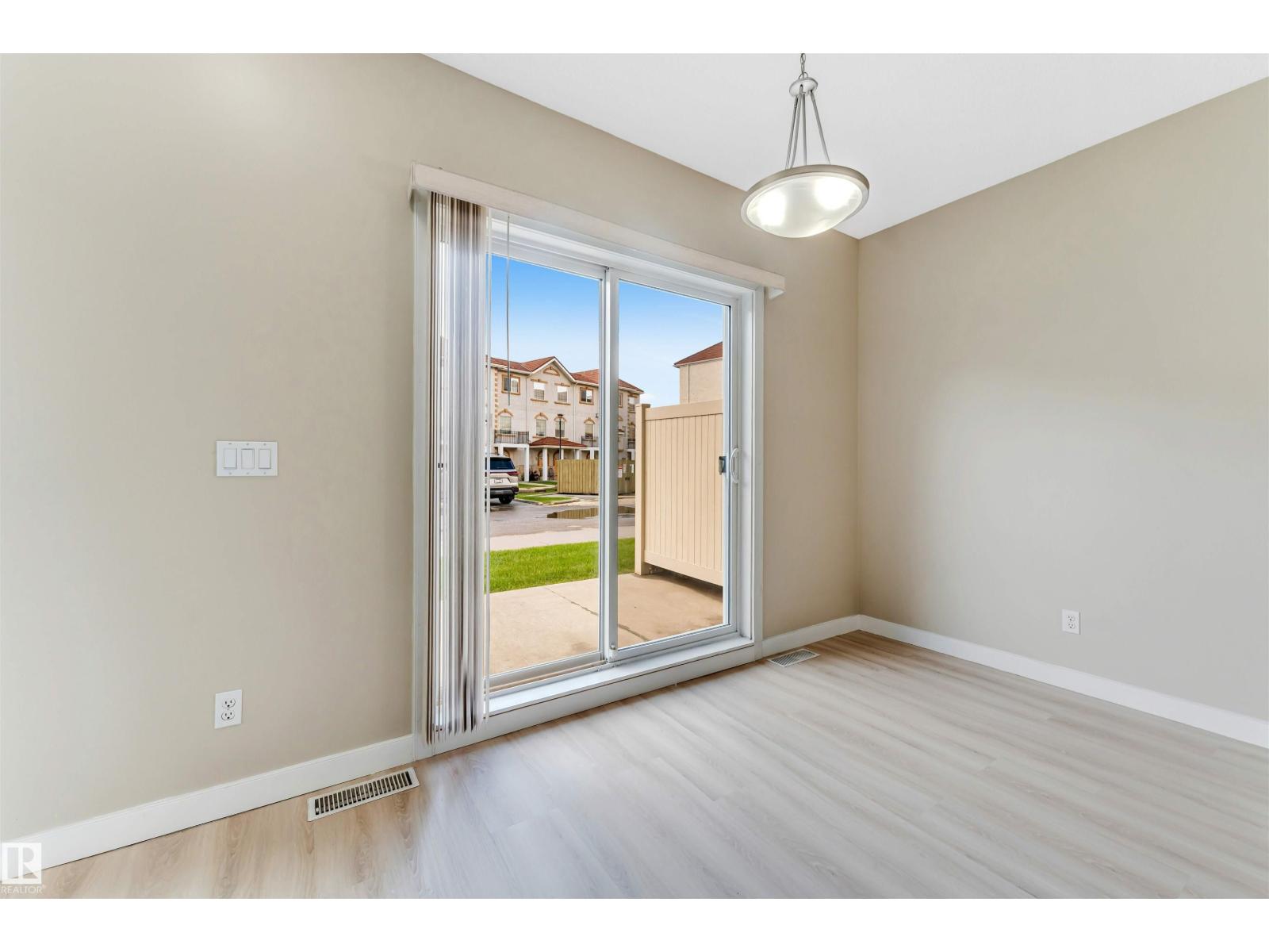 #27 13825 155 AV NW - 17