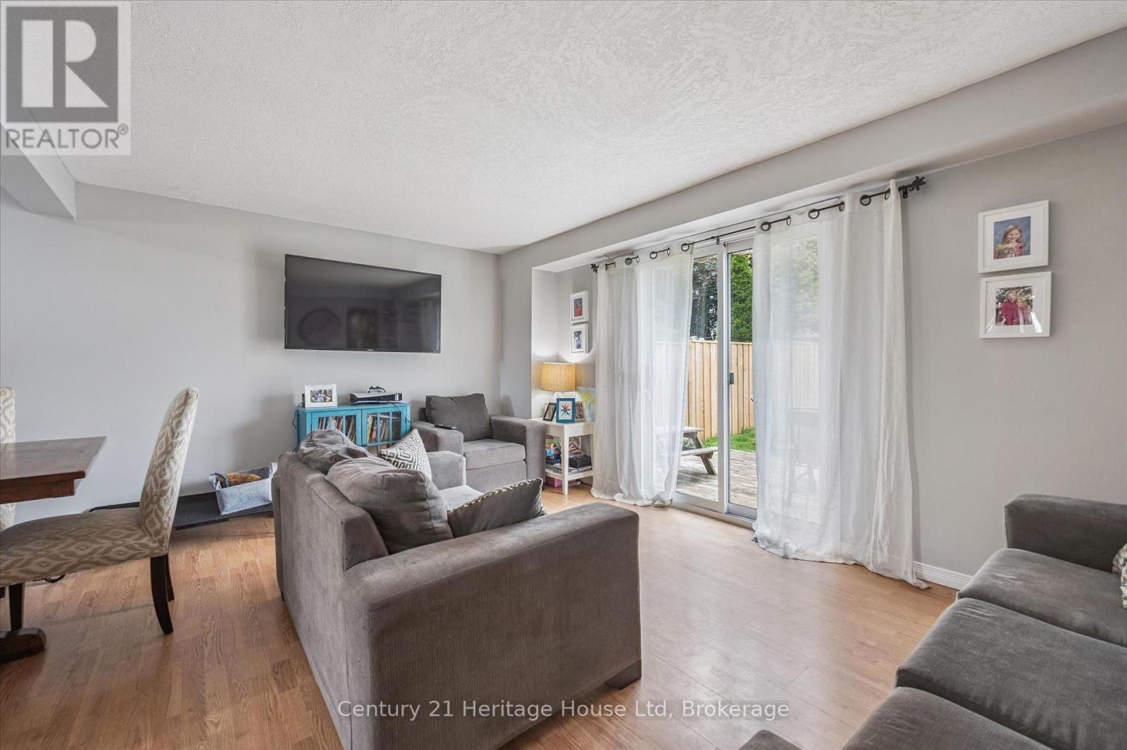 279 STRATHALLAN STREET - 15