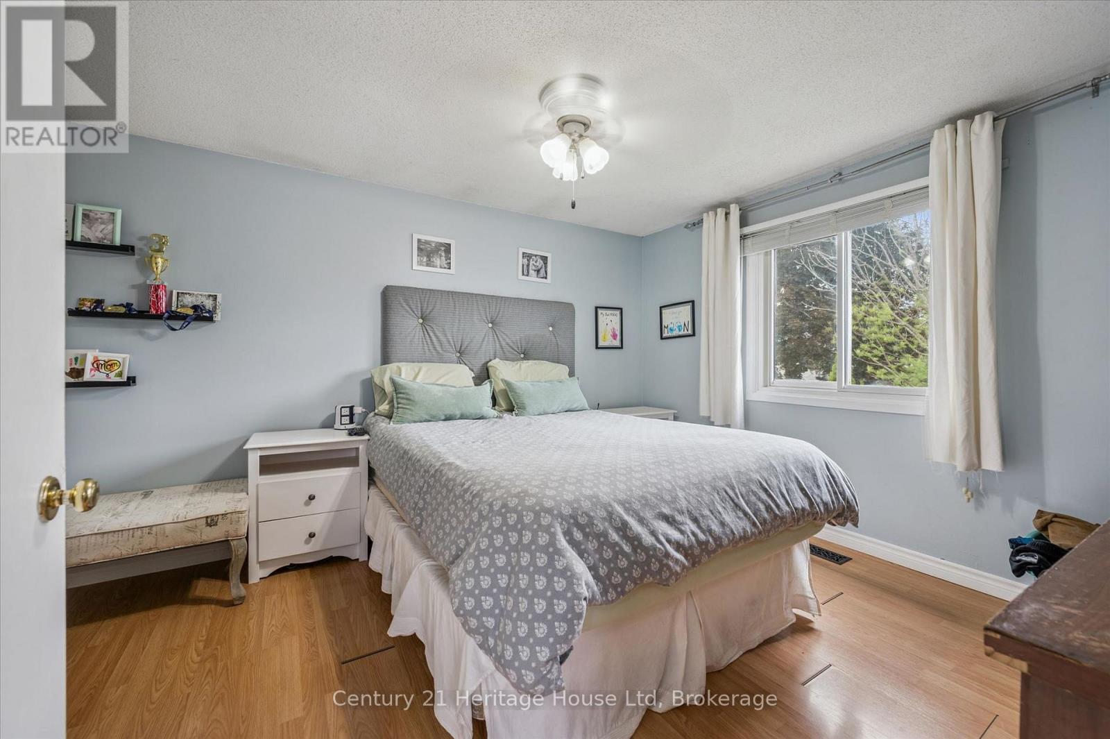 279 STRATHALLAN STREET - 27