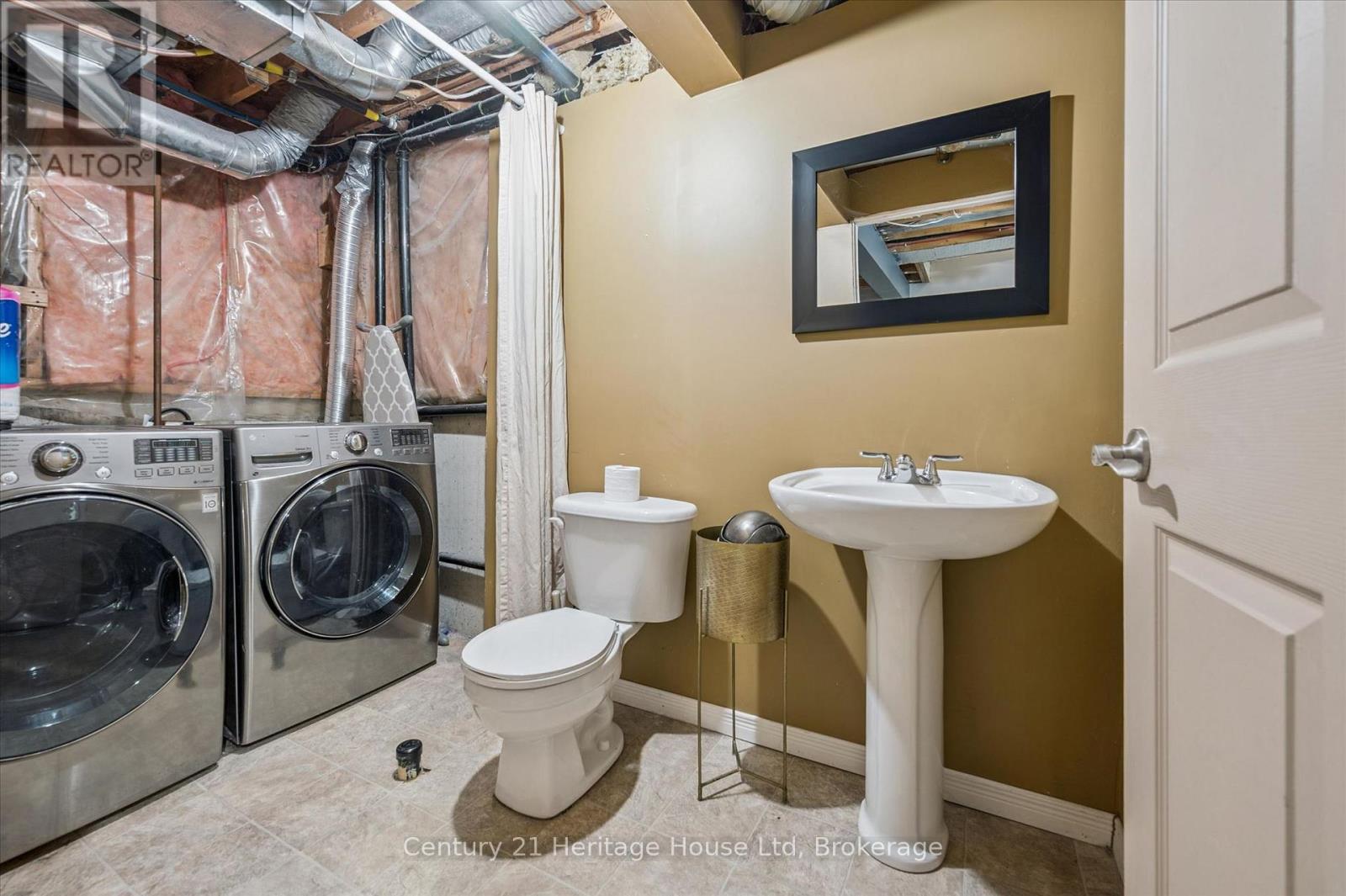 279 STRATHALLAN STREET - 34