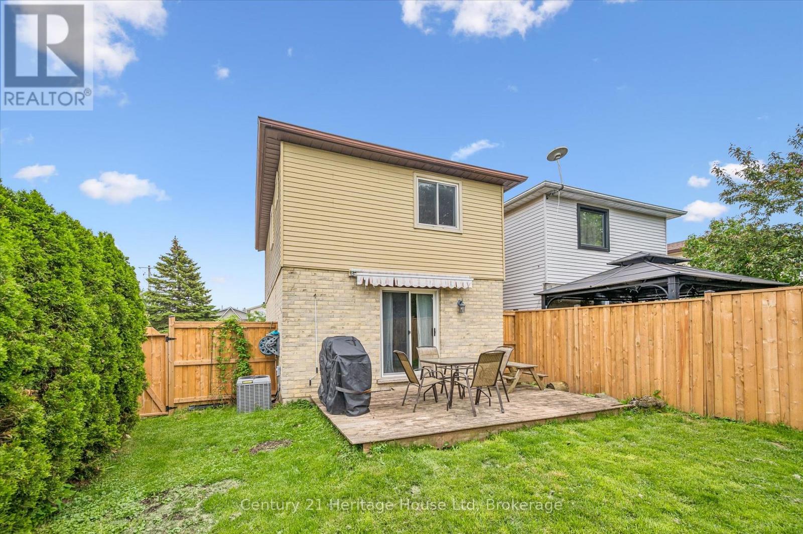 279 STRATHALLAN STREET - 36