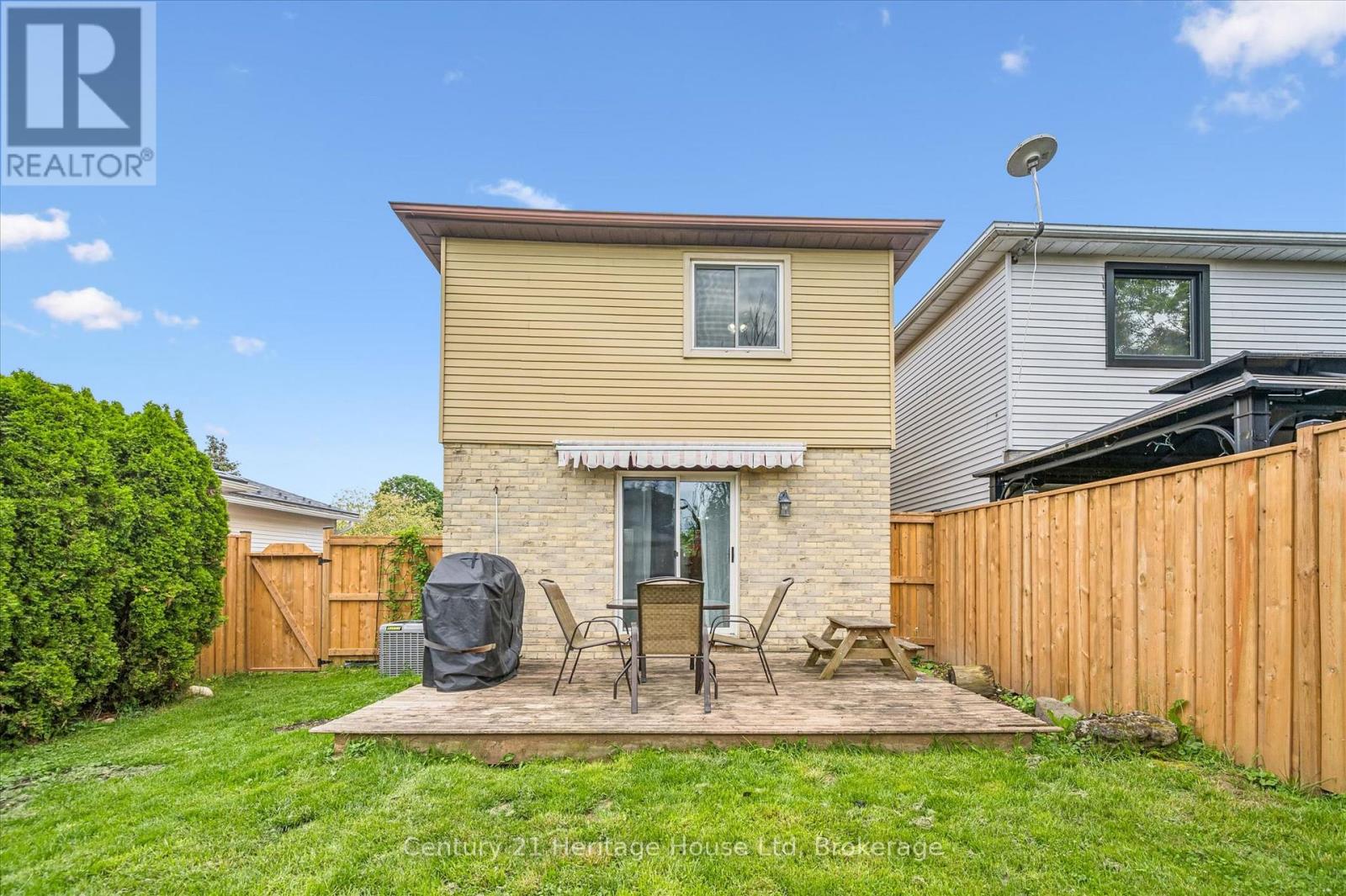 279 STRATHALLAN STREET - 37