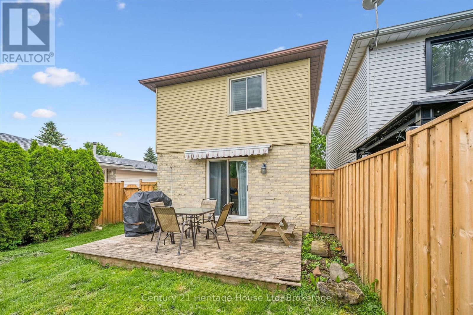 279 STRATHALLAN STREET - 38
