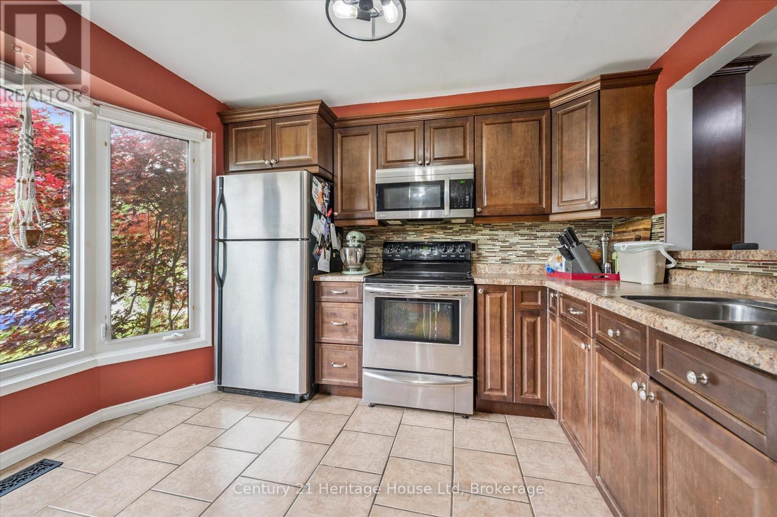 279 STRATHALLAN STREET - 7
