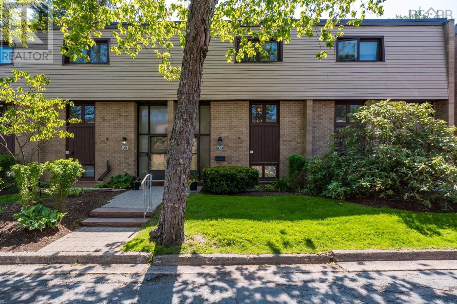 100 Forestside Crescent - 1