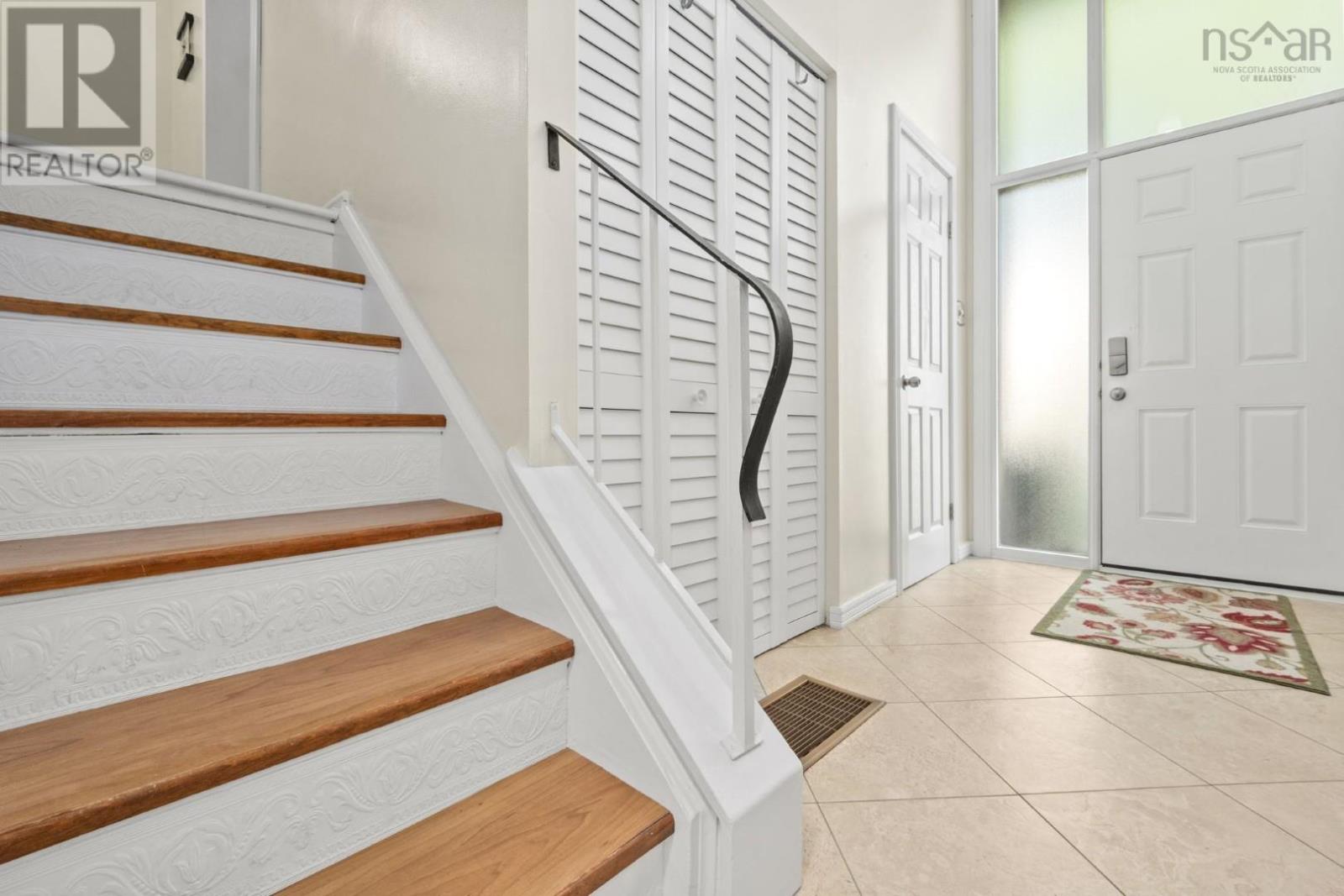 100 Forestside Crescent - 4