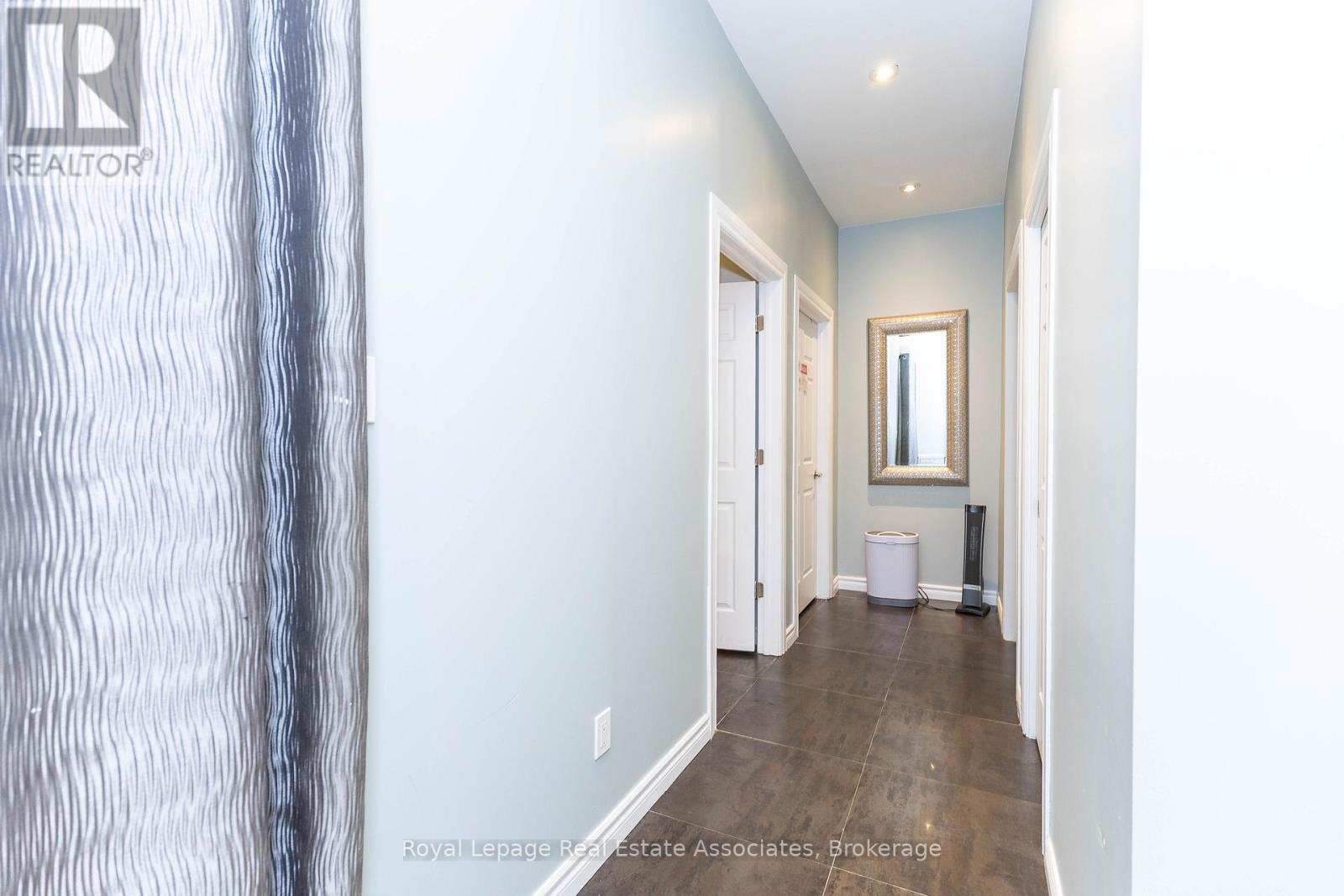 390 BLOOR STREET W