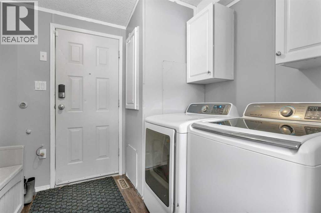 Entrance / Laundry