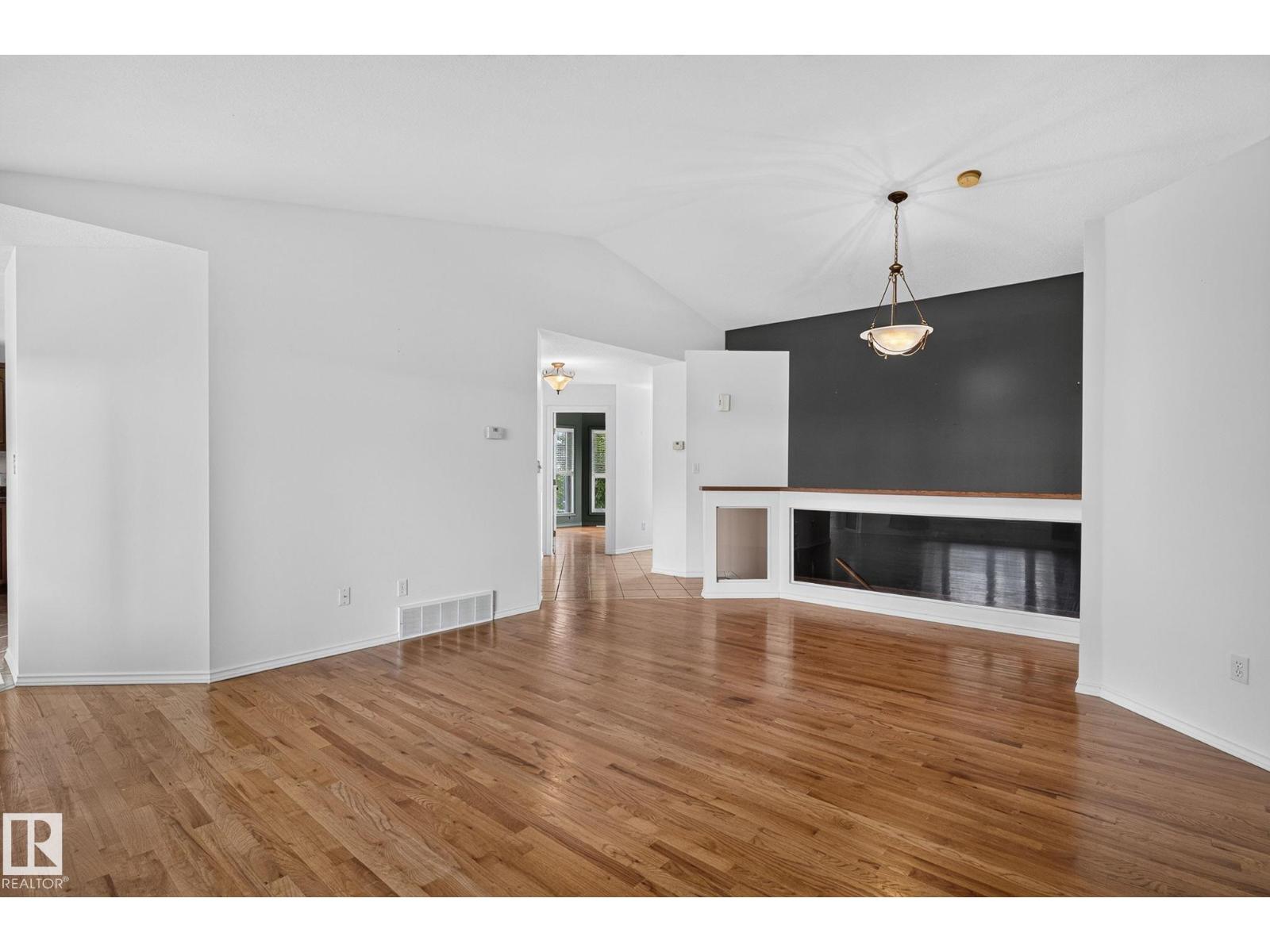 86 HERITAGE CR — photo 13
