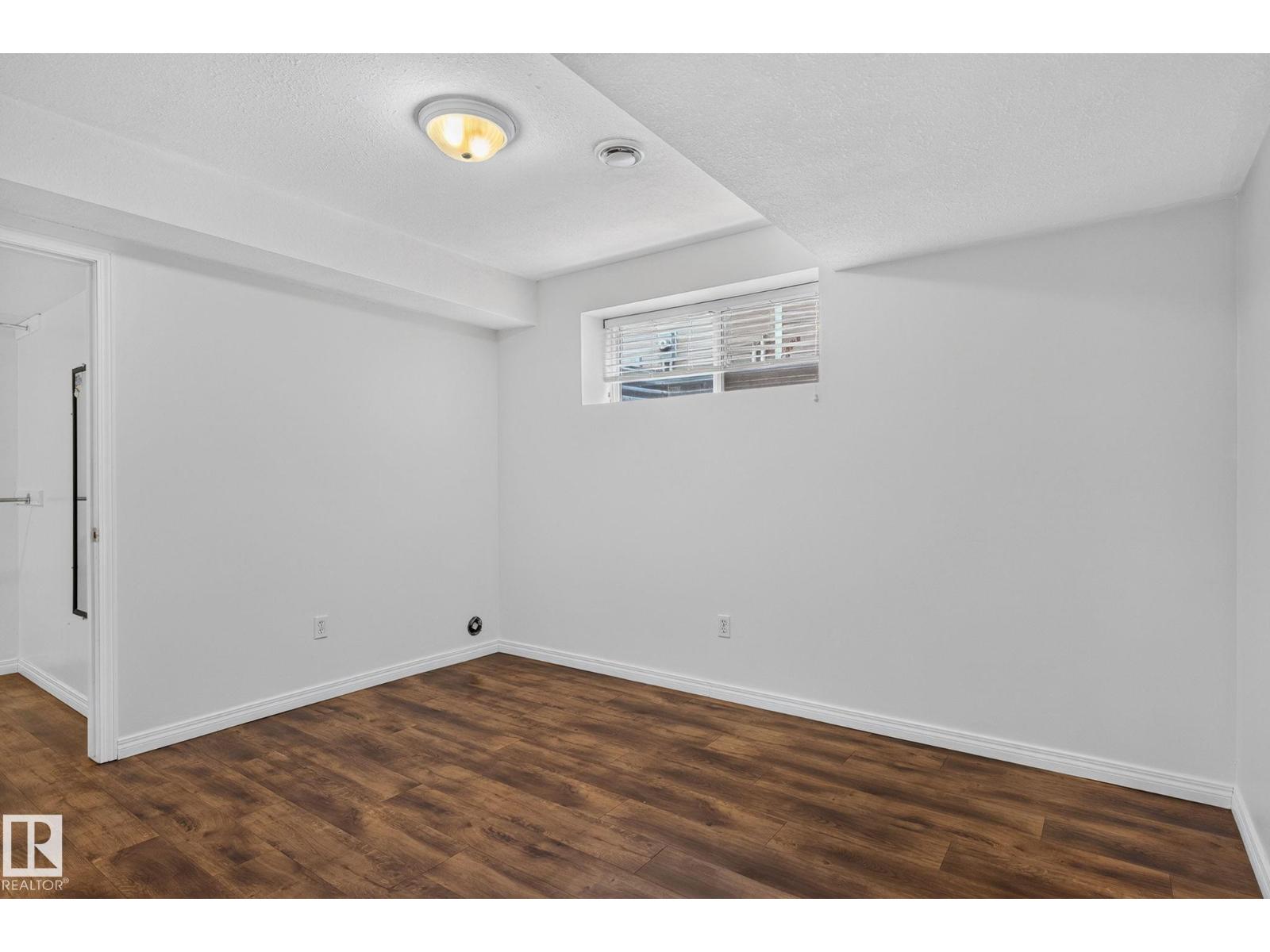 86 HERITAGE CR — photo 35