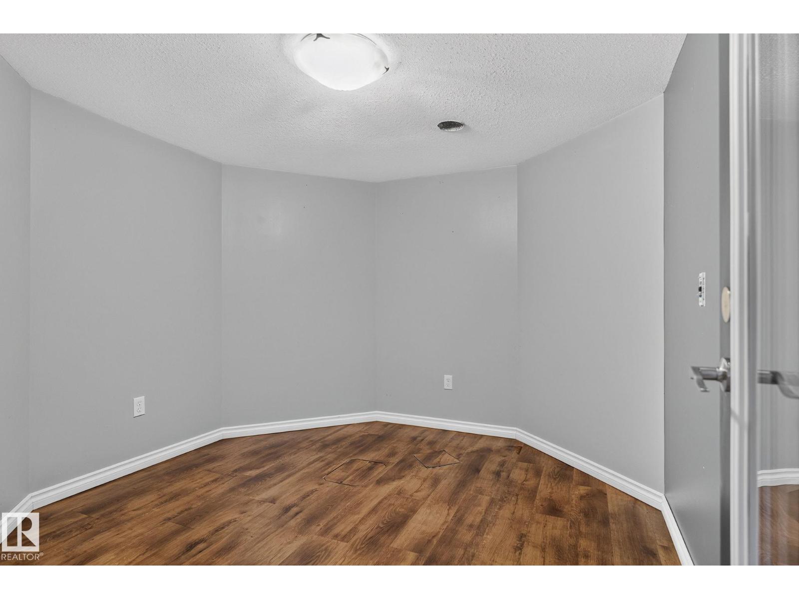 86 HERITAGE CR — photo 30