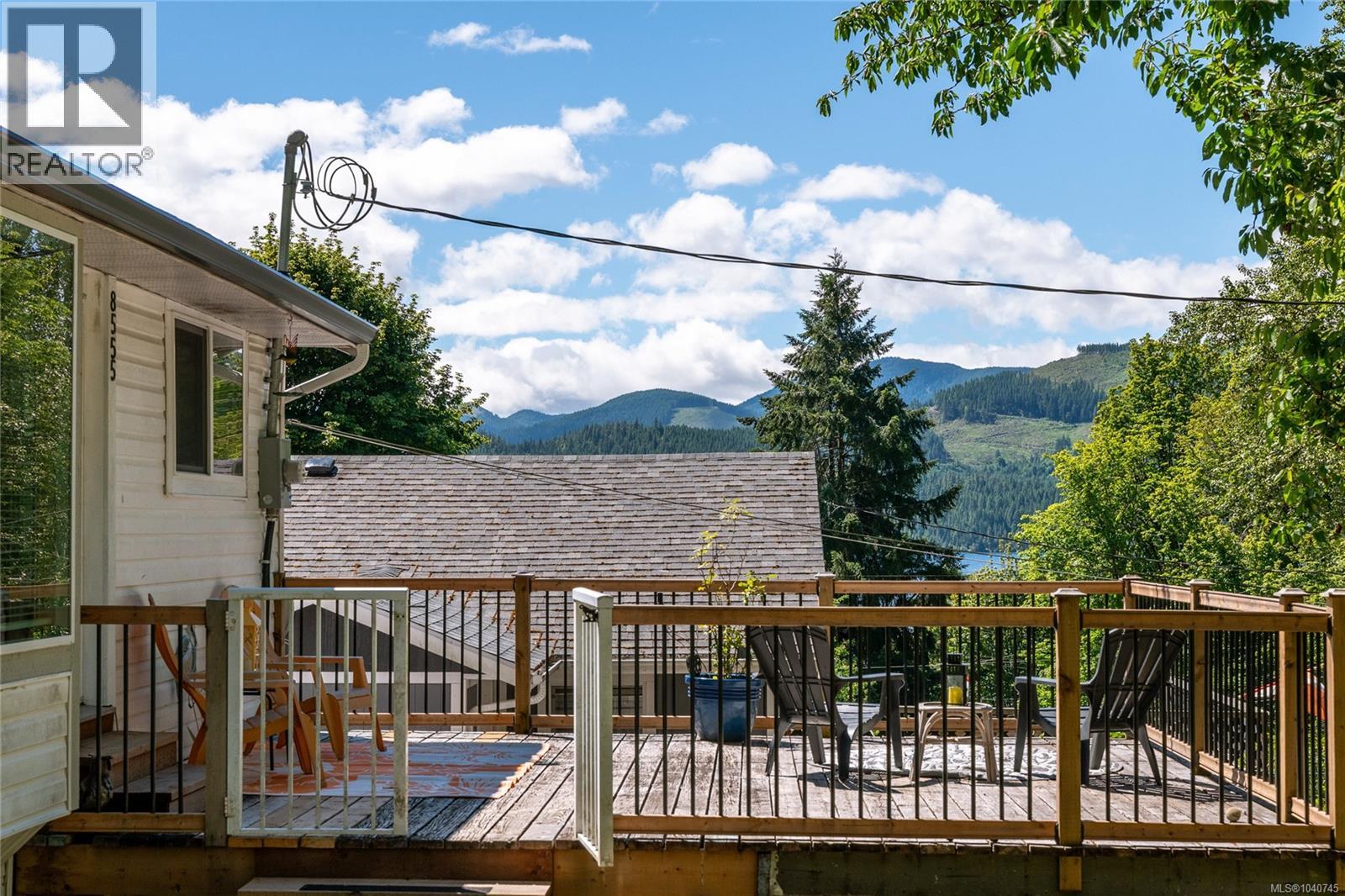 8555 Maple Ridge Rd, Youbou