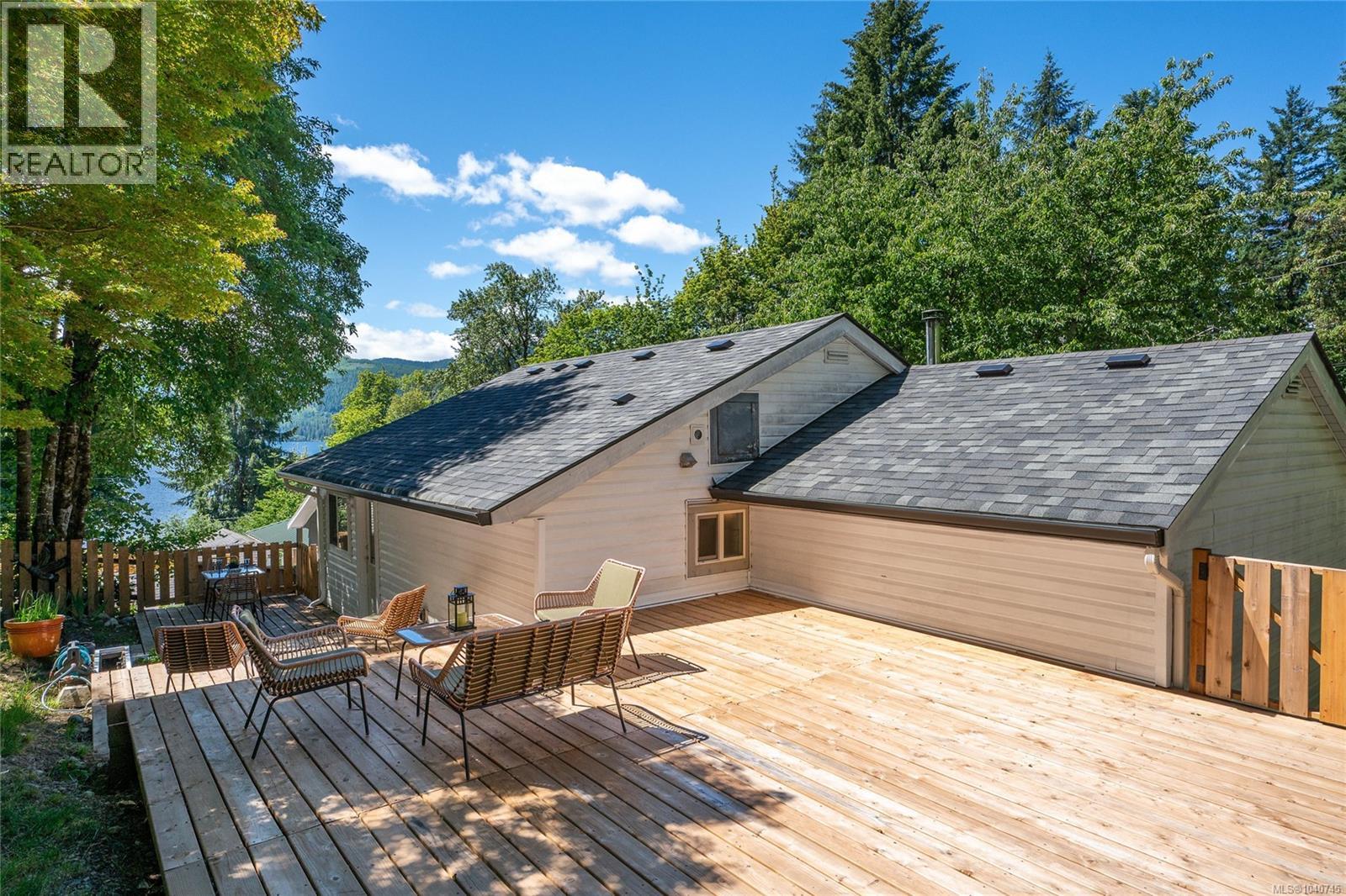 8555 Maple Ridge Rd, Youbou