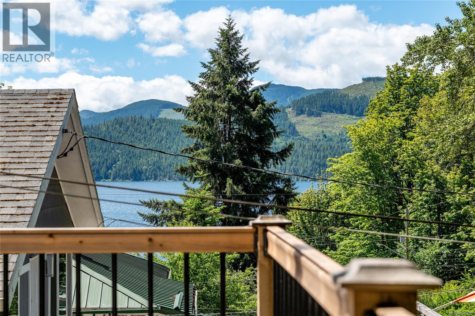 8555 Maple Ridge Rd, Youbou