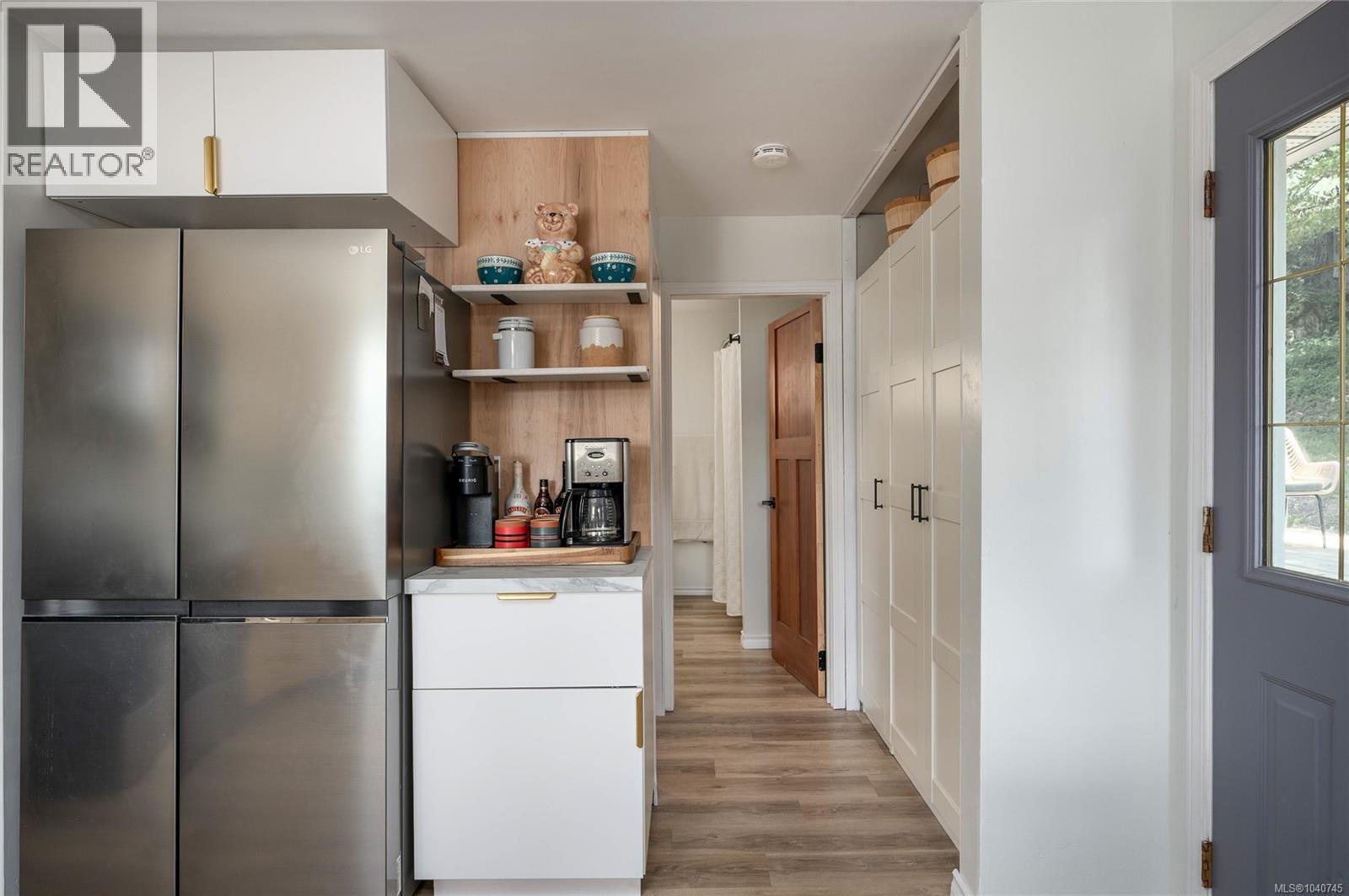 8555 Maple Ridge Rd, Youbou
