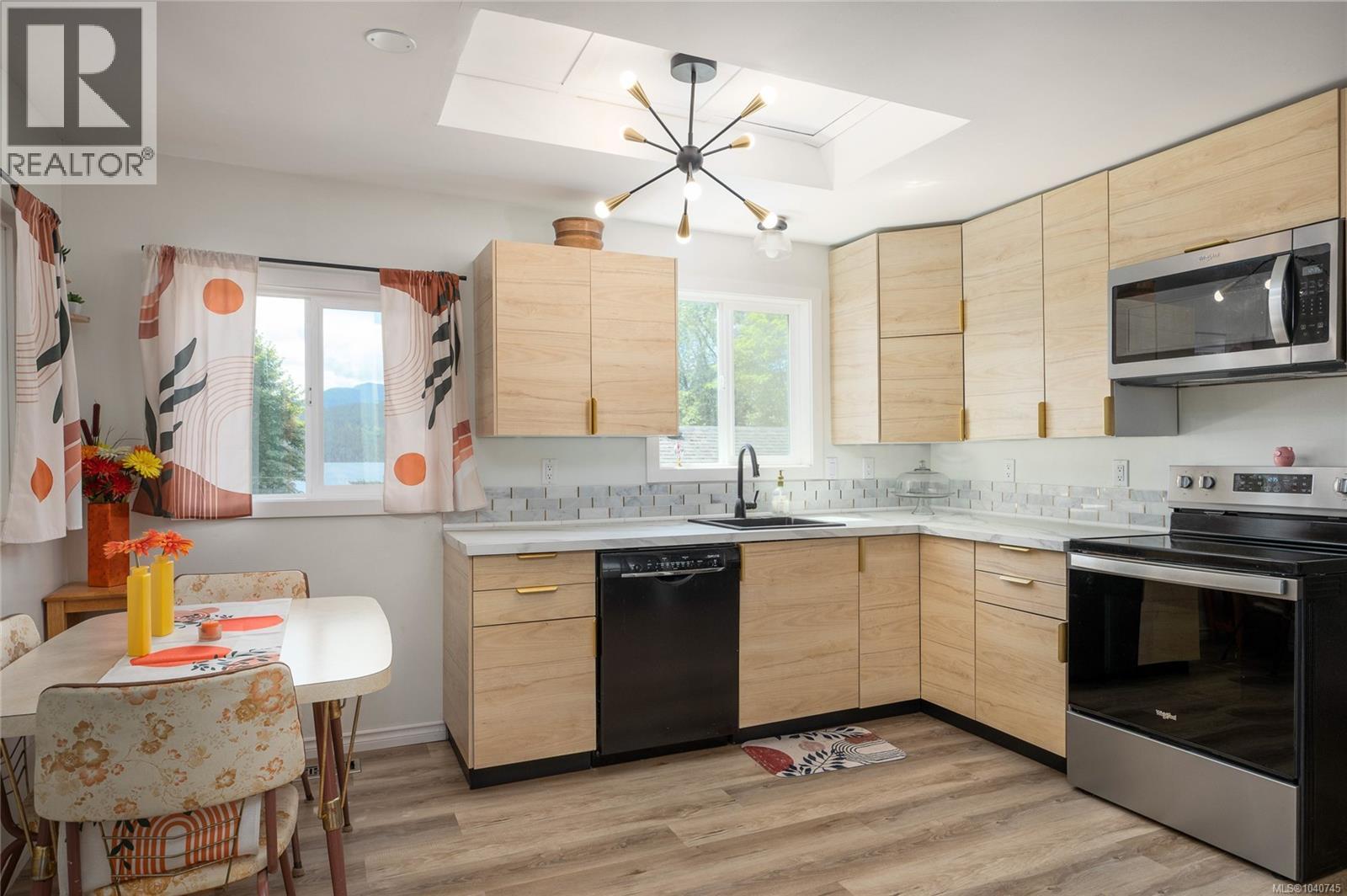8555 Maple Ridge Rd - 3