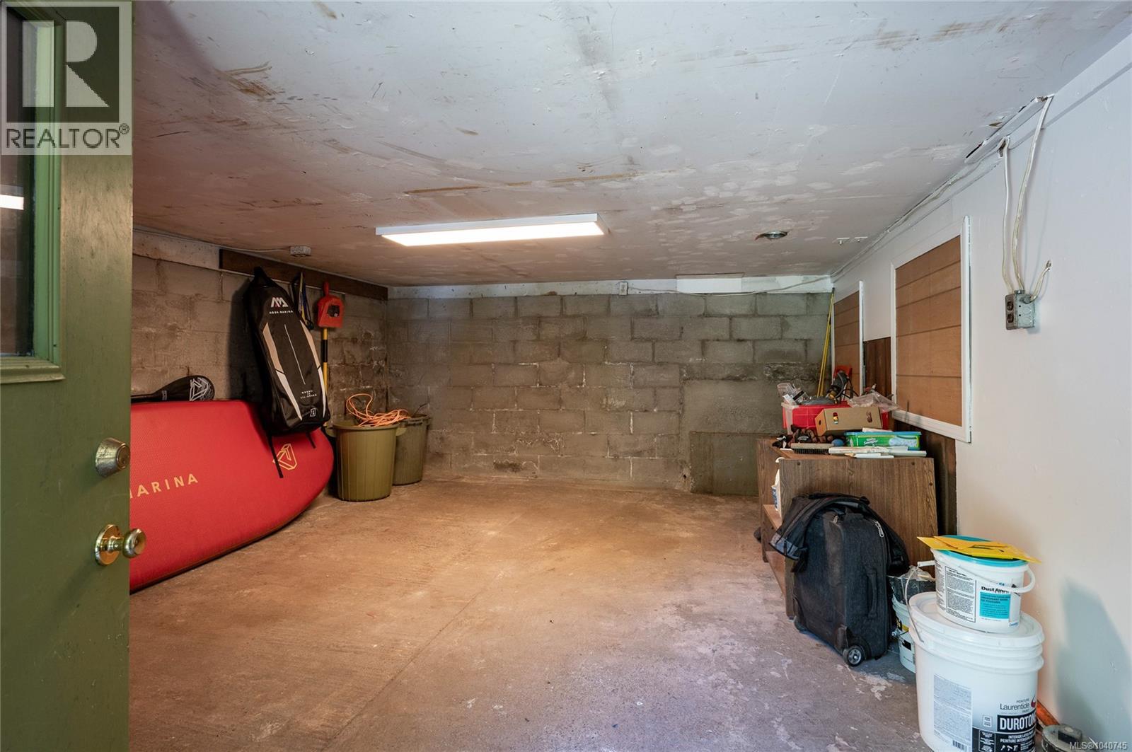 8555 Maple Ridge Rd - 31