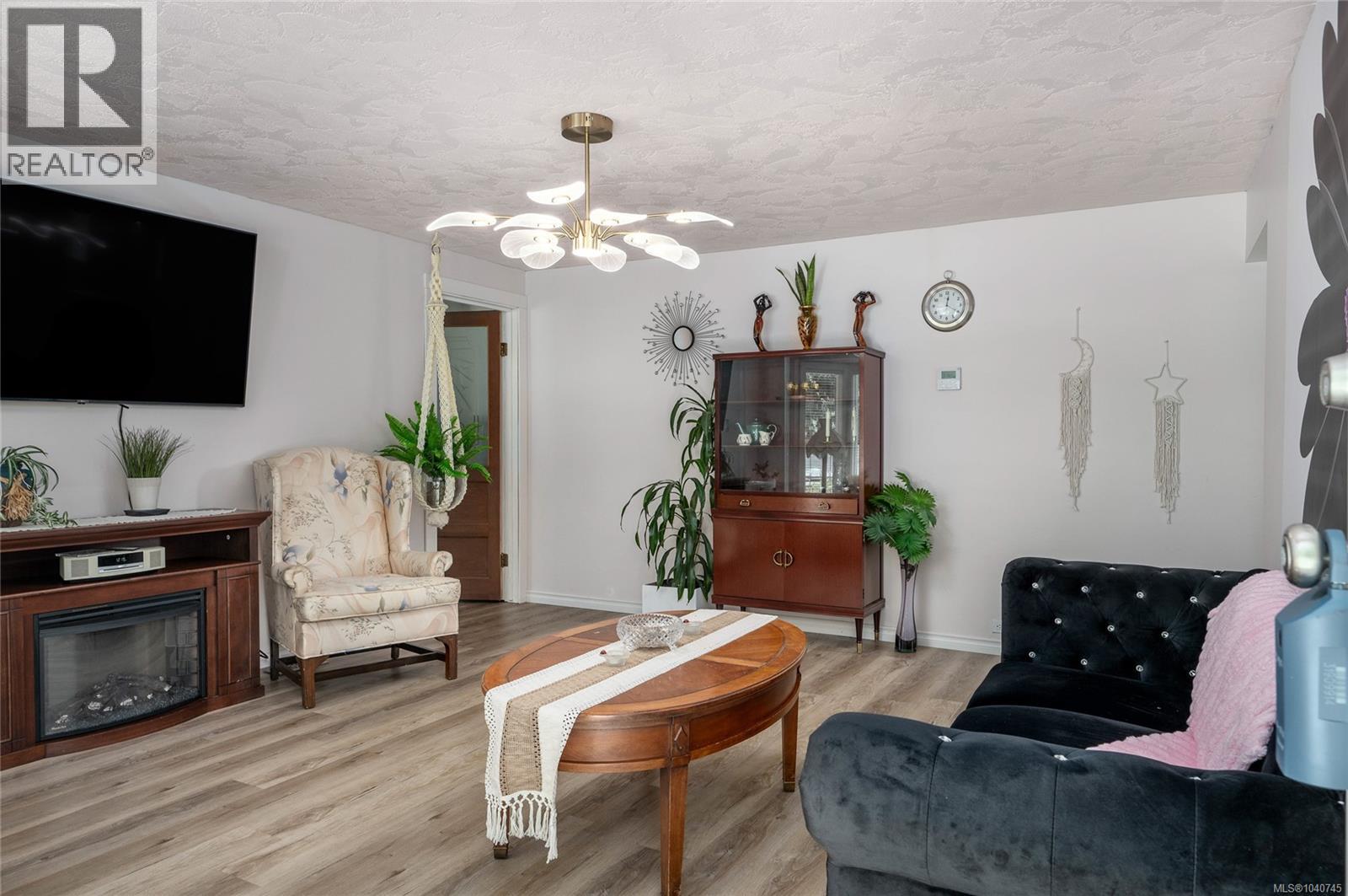 8555 Maple Ridge Rd, Youbou