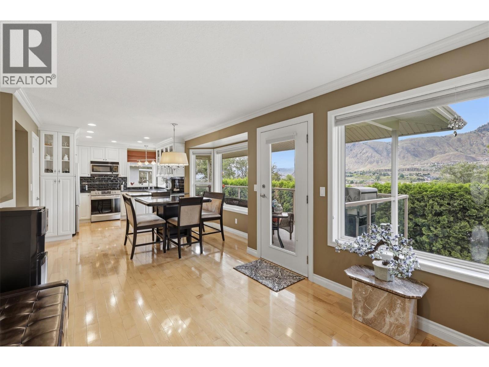 #10 1651 VALLEYVIEW Drive - 16