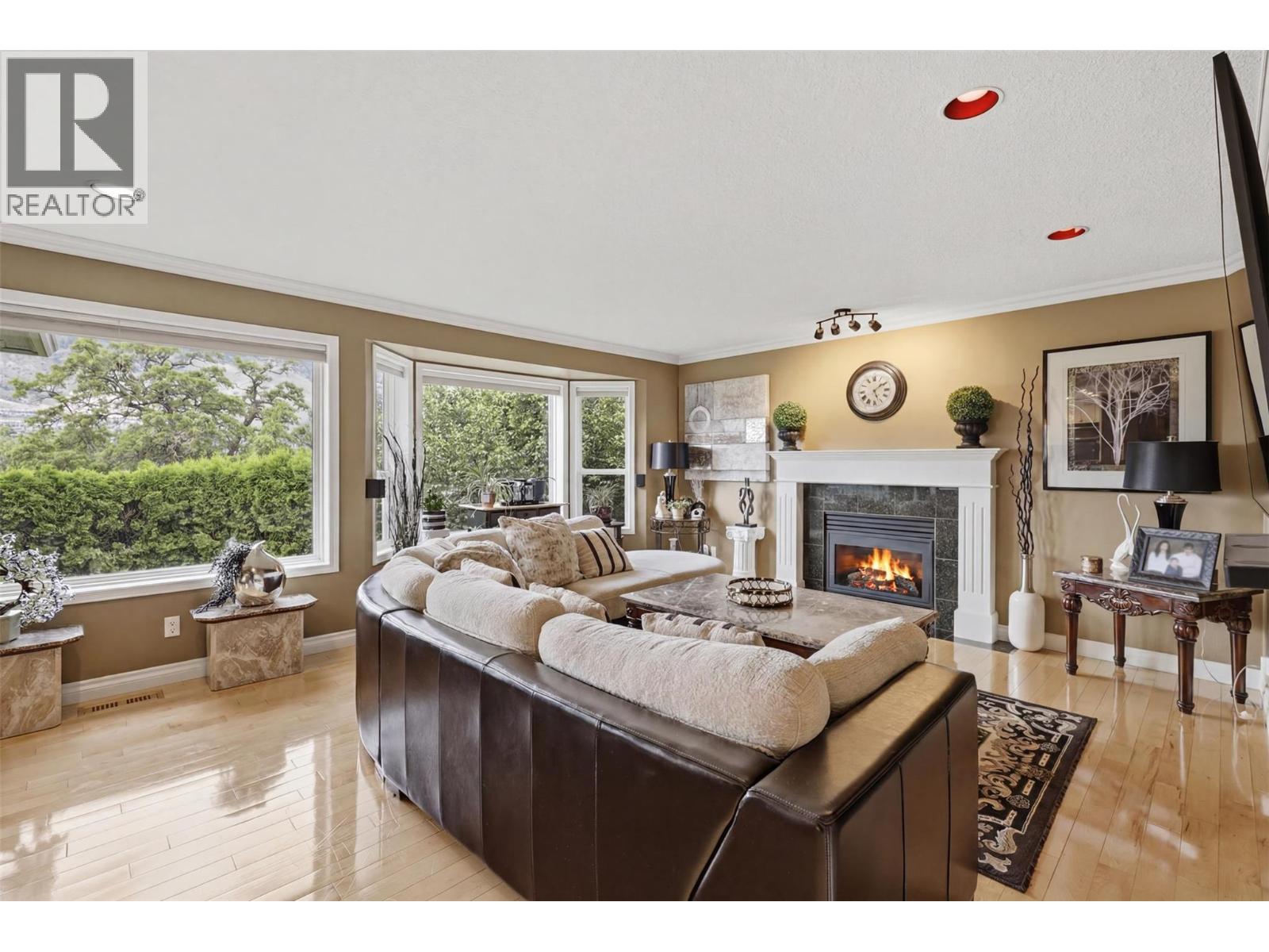 #10 1651 VALLEYVIEW Drive - 19