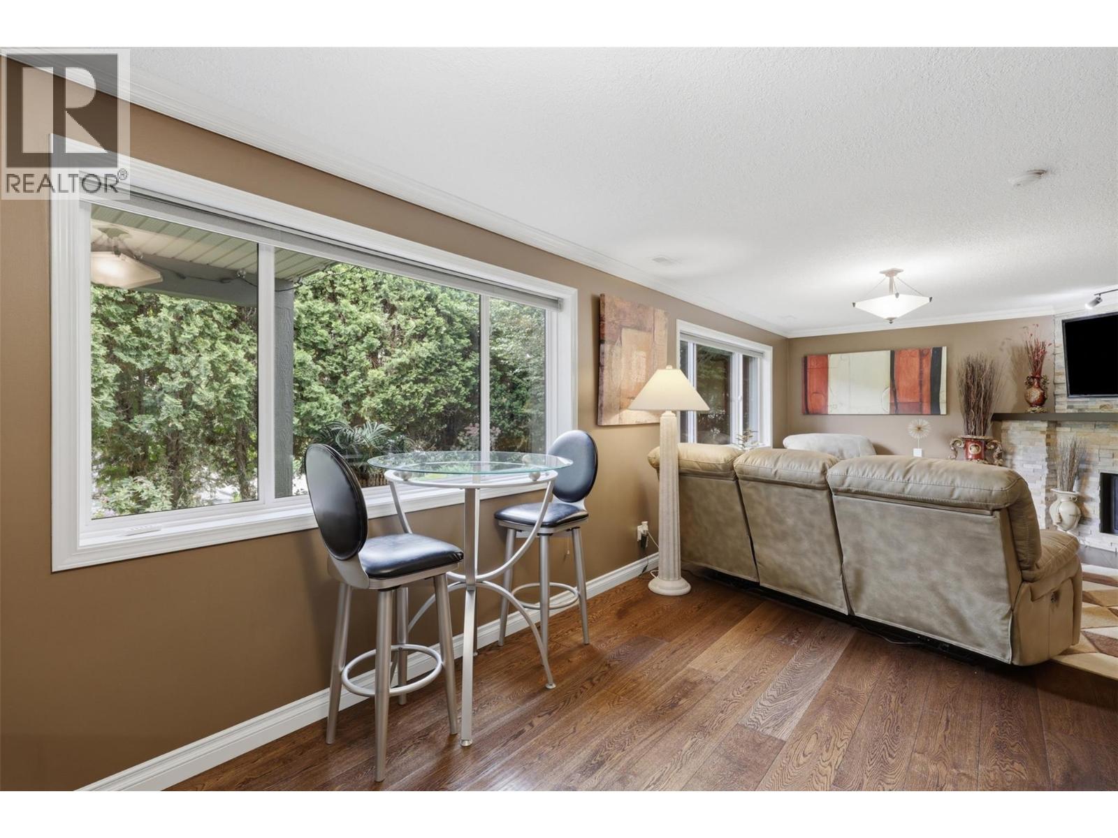 #10 1651 VALLEYVIEW Drive - 32