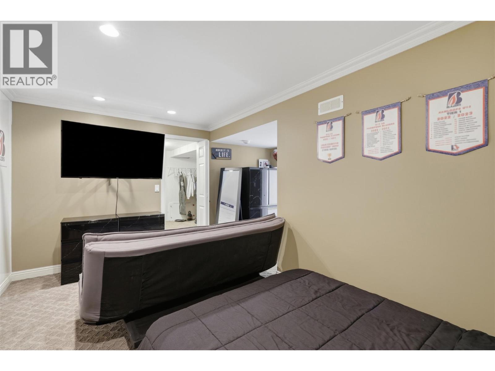 #10 1651 VALLEYVIEW Drive - 44