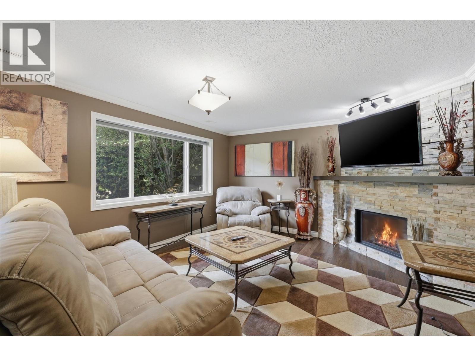 #10 1651 VALLEYVIEW Drive - 33