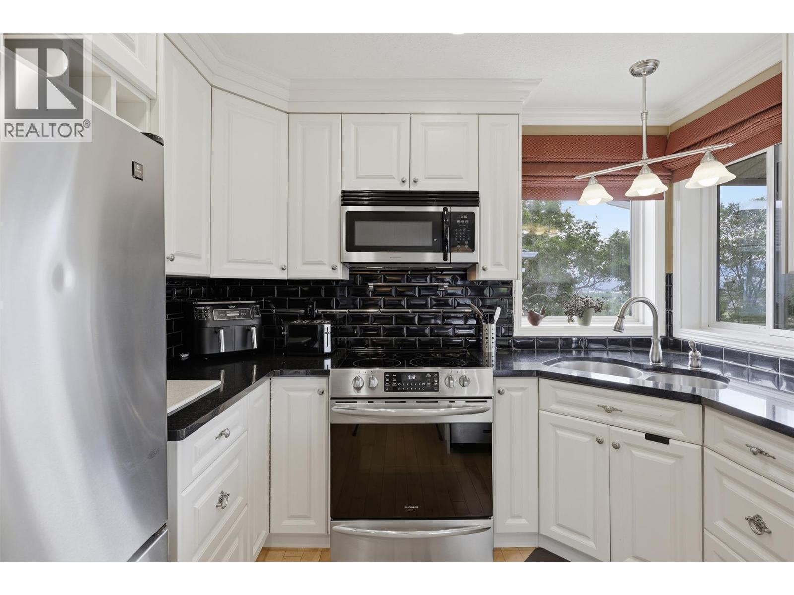 #10 1651 VALLEYVIEW Drive - 6