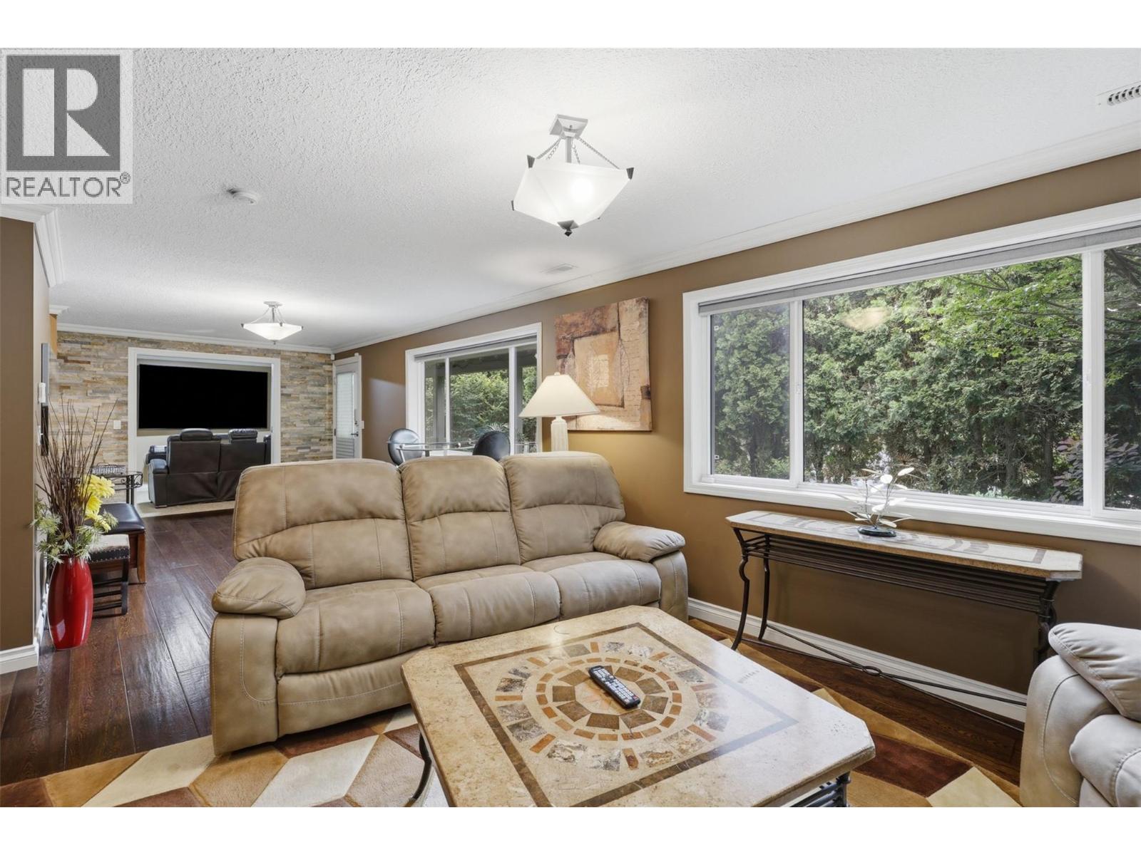 #10 1651 VALLEYVIEW Drive - 34