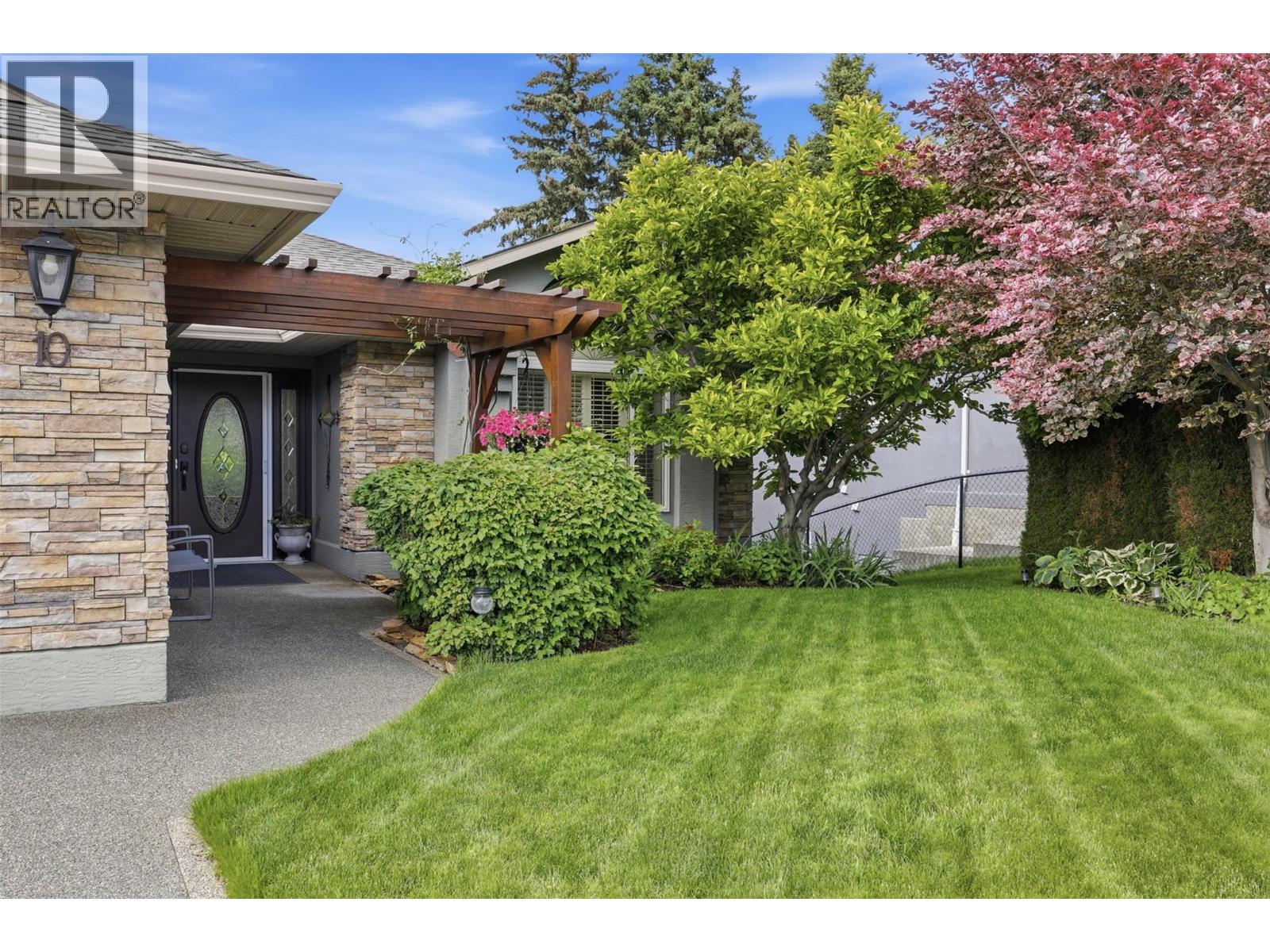 #10 1651 VALLEYVIEW Drive - 72