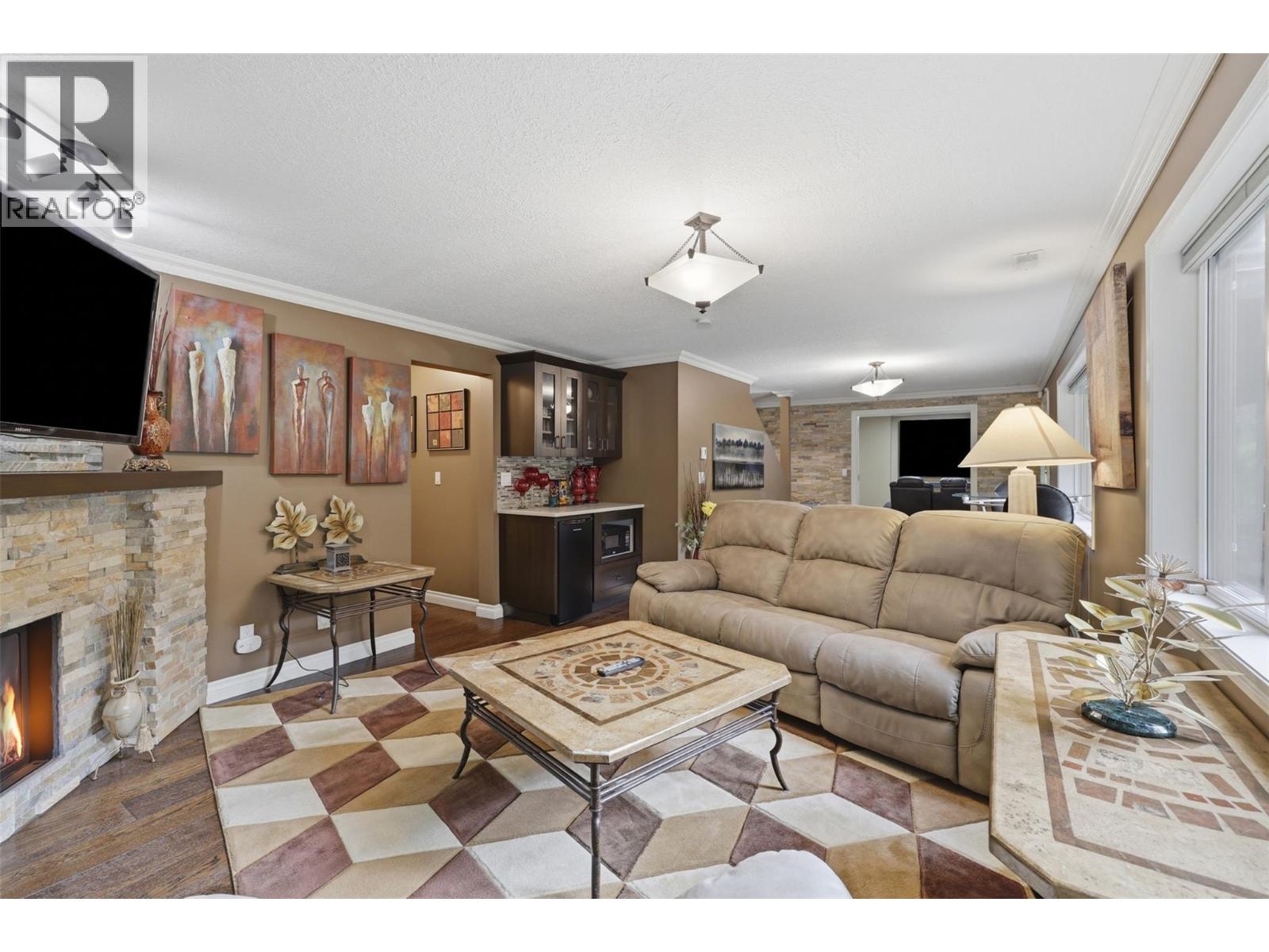 #10 1651 VALLEYVIEW Drive - 35