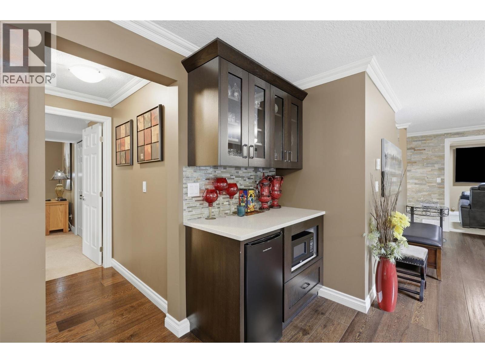 #10 1651 VALLEYVIEW Drive - 36