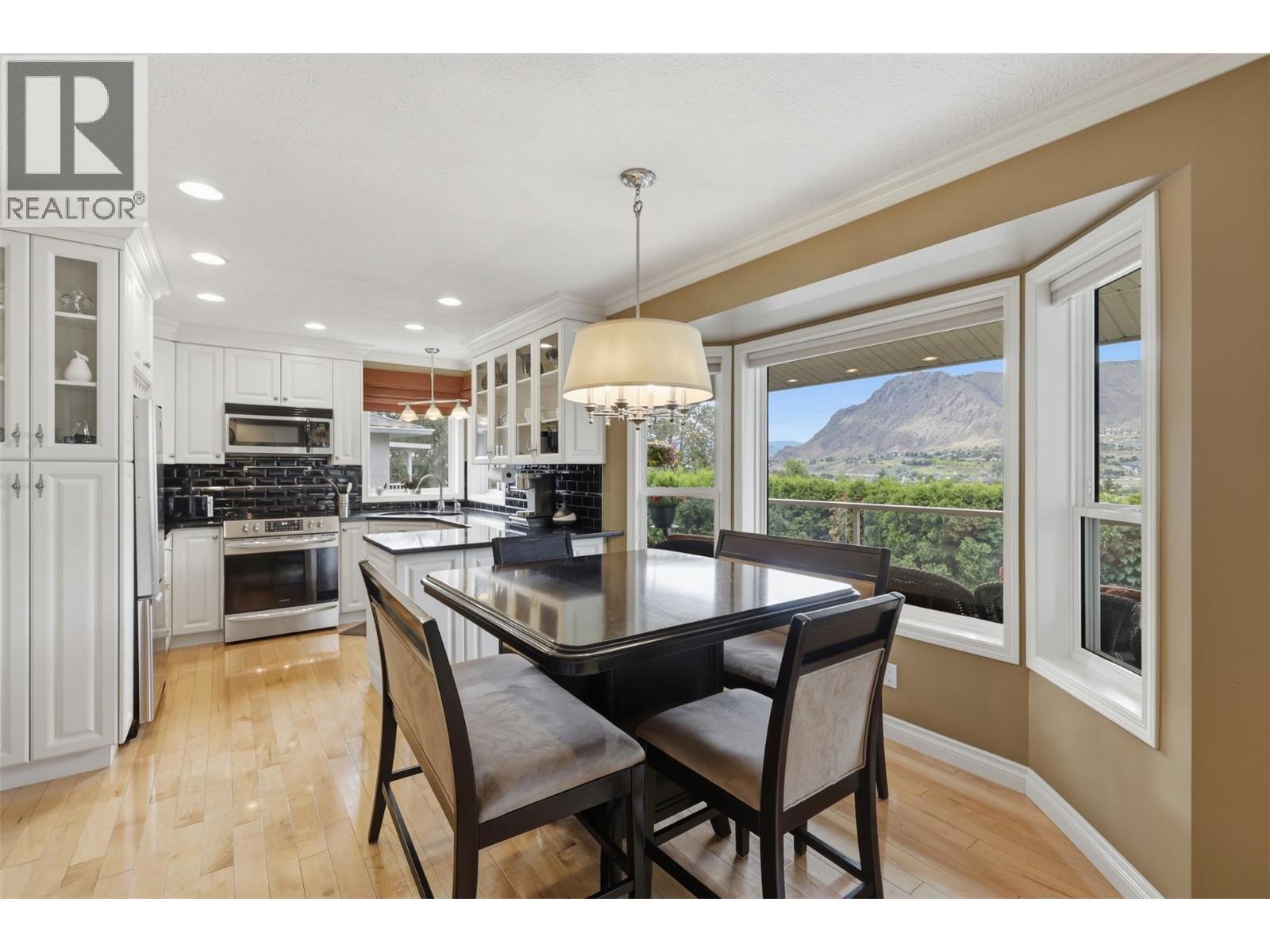 #10 1651 VALLEYVIEW Drive - 17