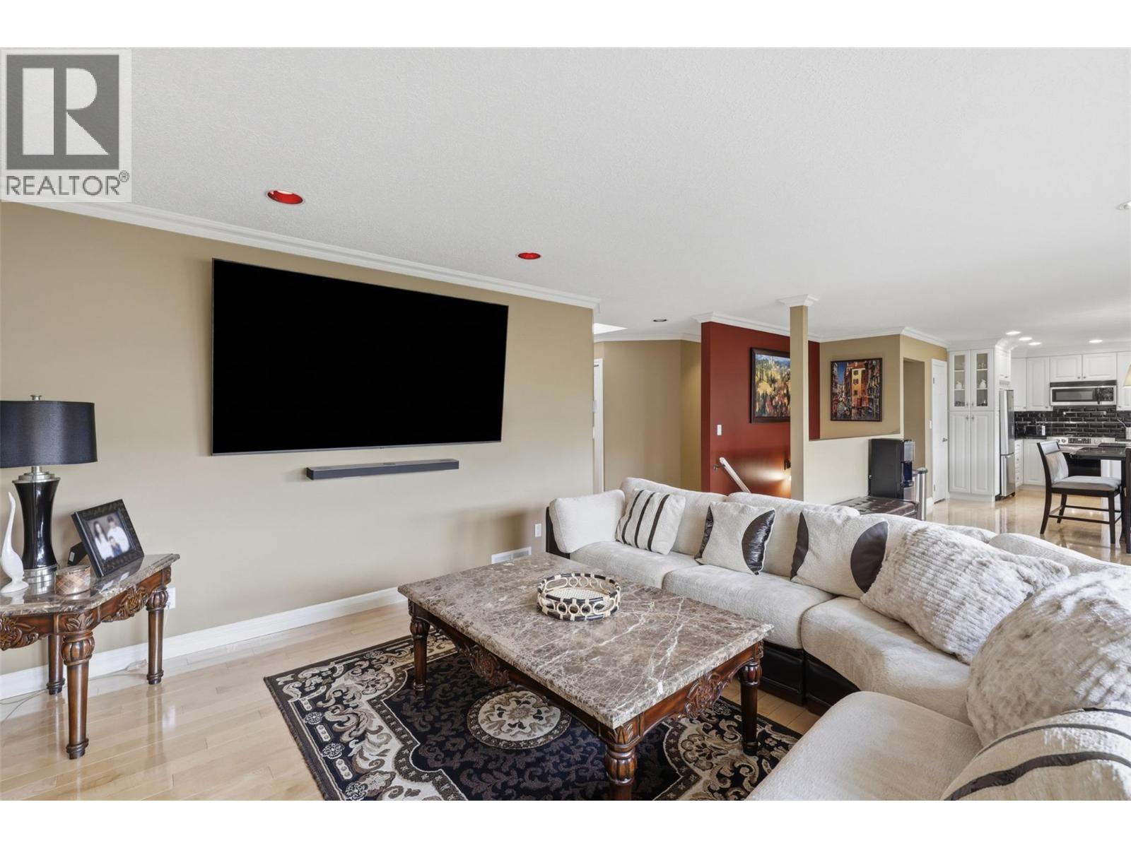 #10 1651 VALLEYVIEW Drive - 22