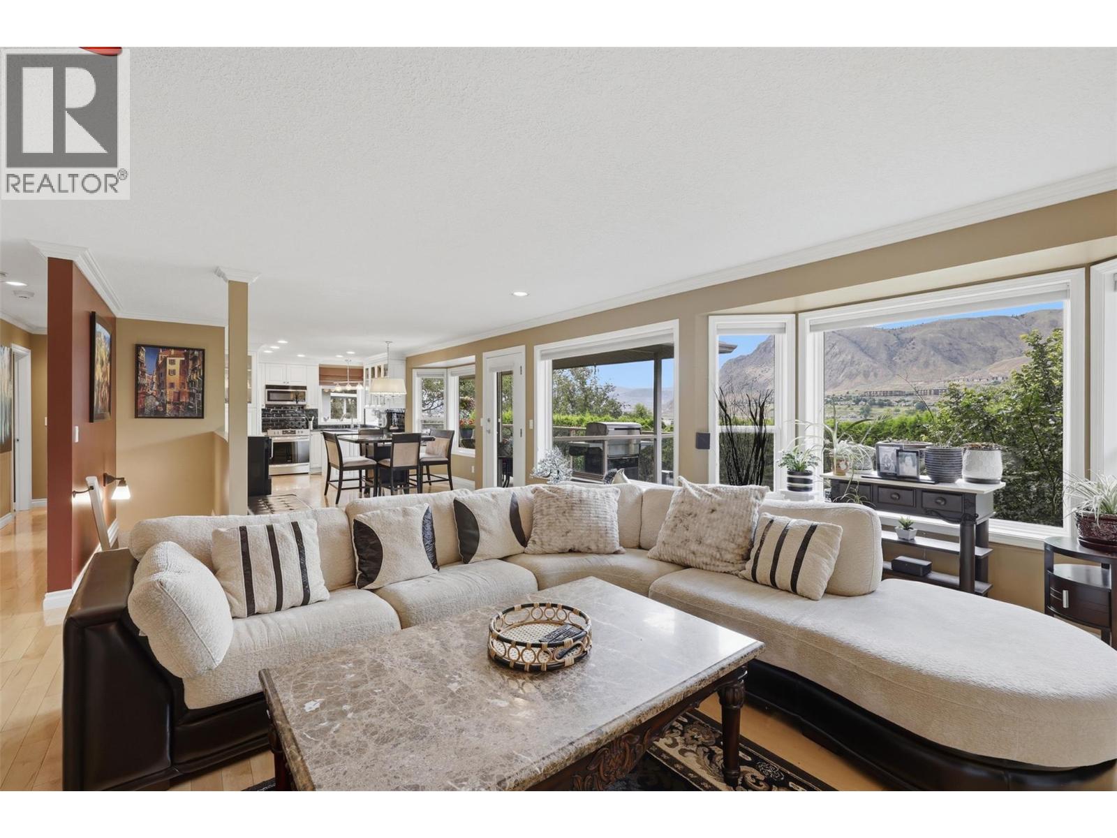 #10 1651 VALLEYVIEW Drive - 18