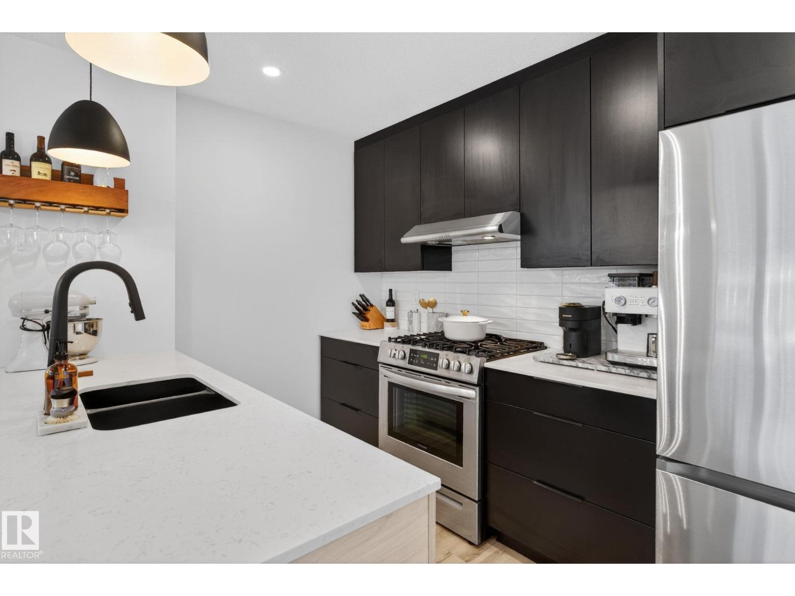 11539 86 ST NW - 14