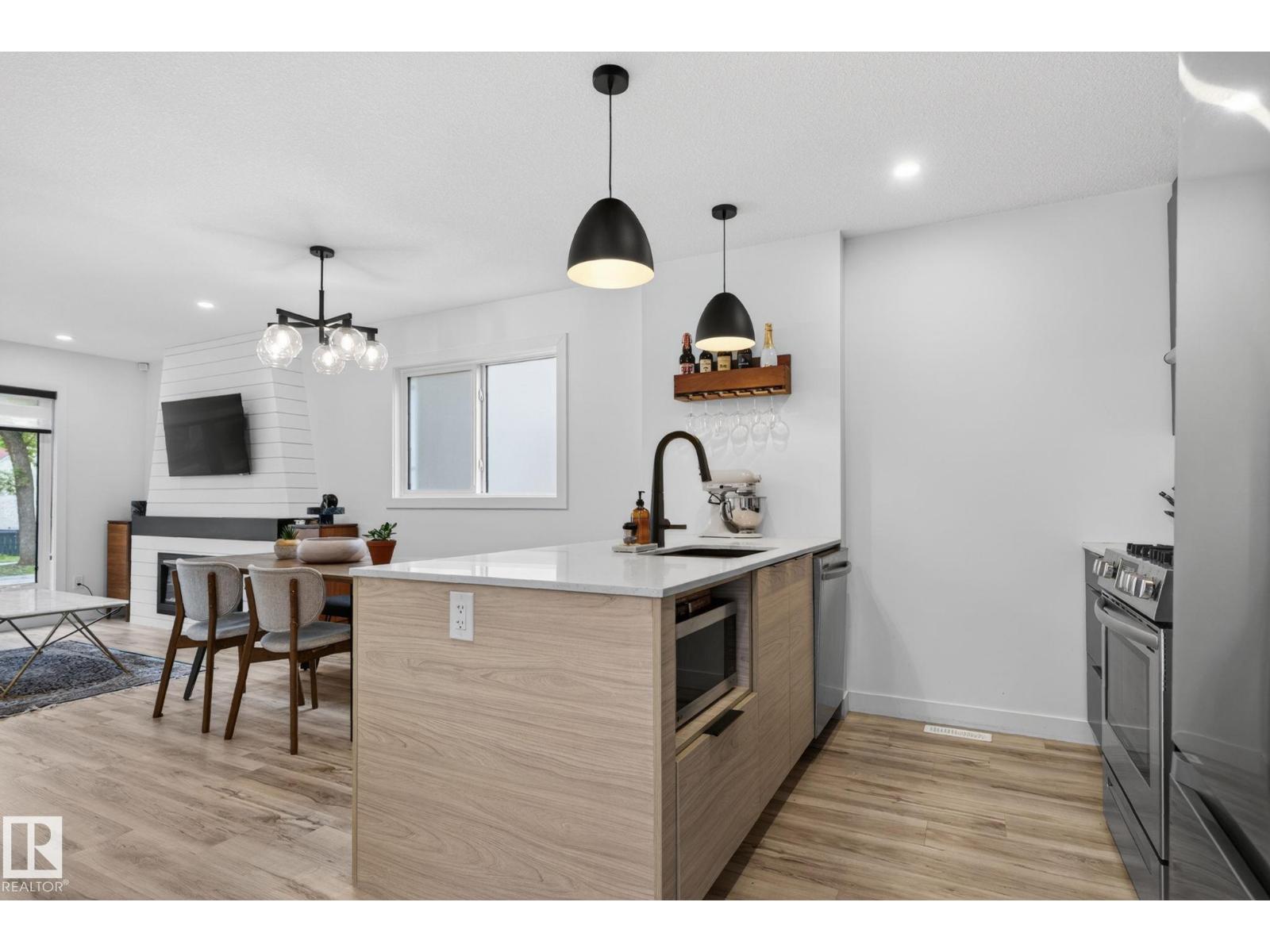 11539 86 ST NW - 16