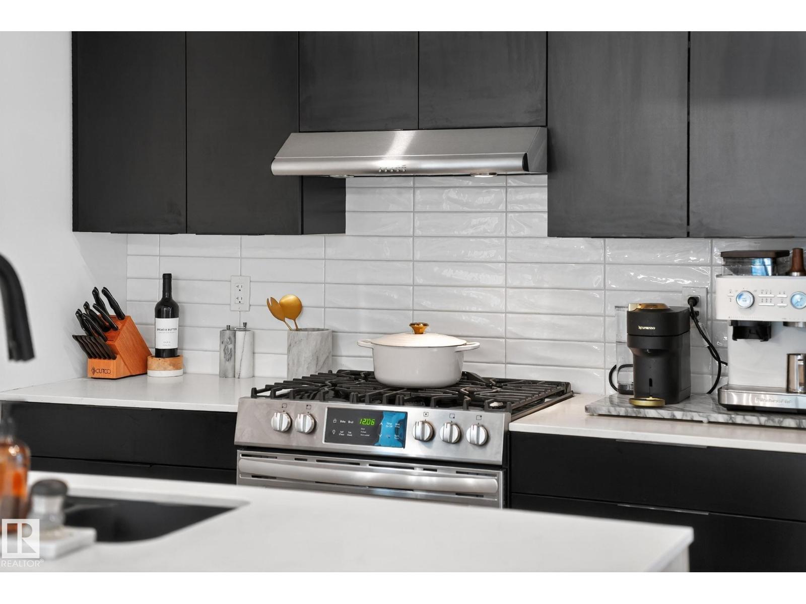 11539 86 ST NW - 17