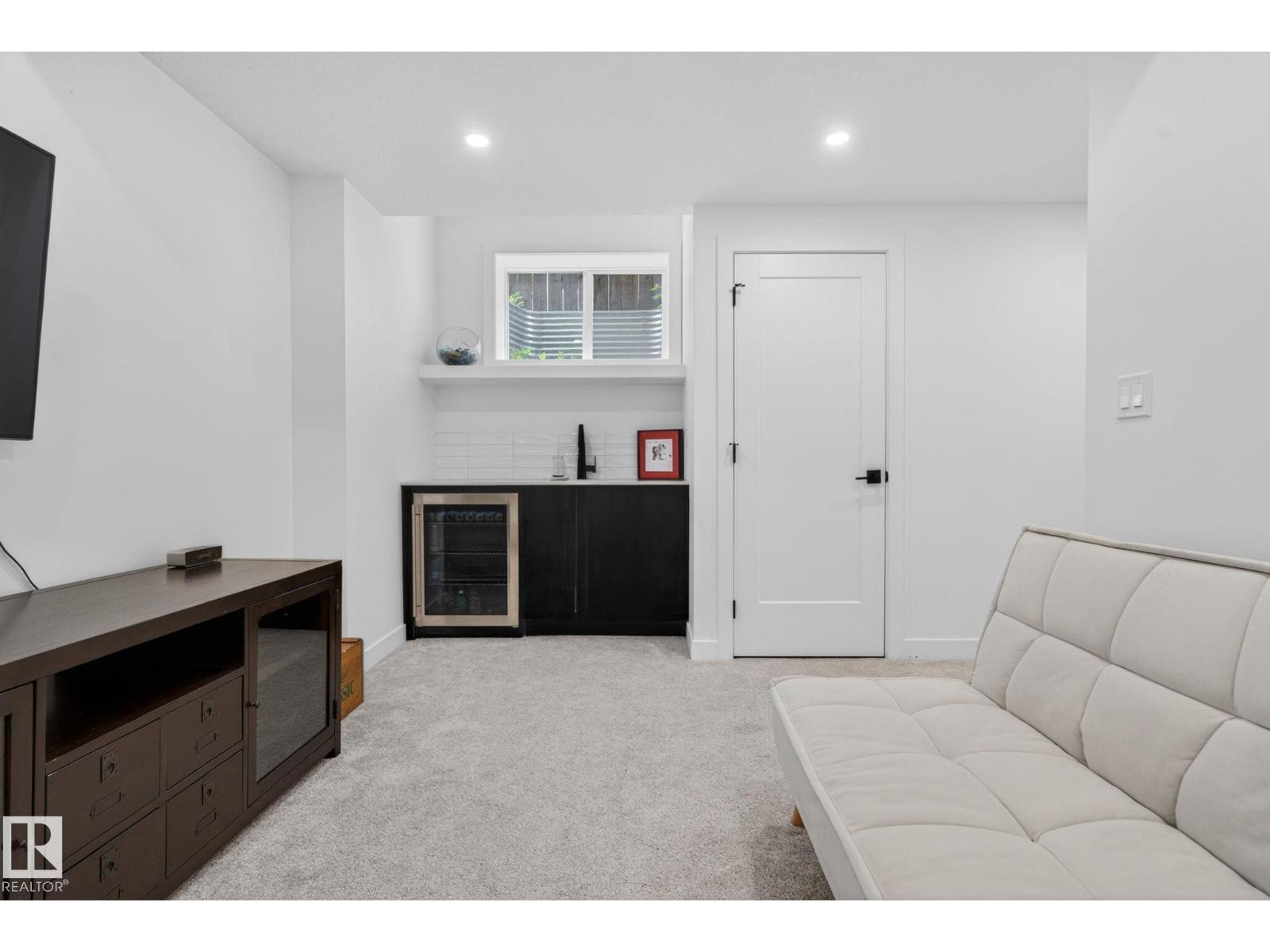 11539 86 ST NW - 32