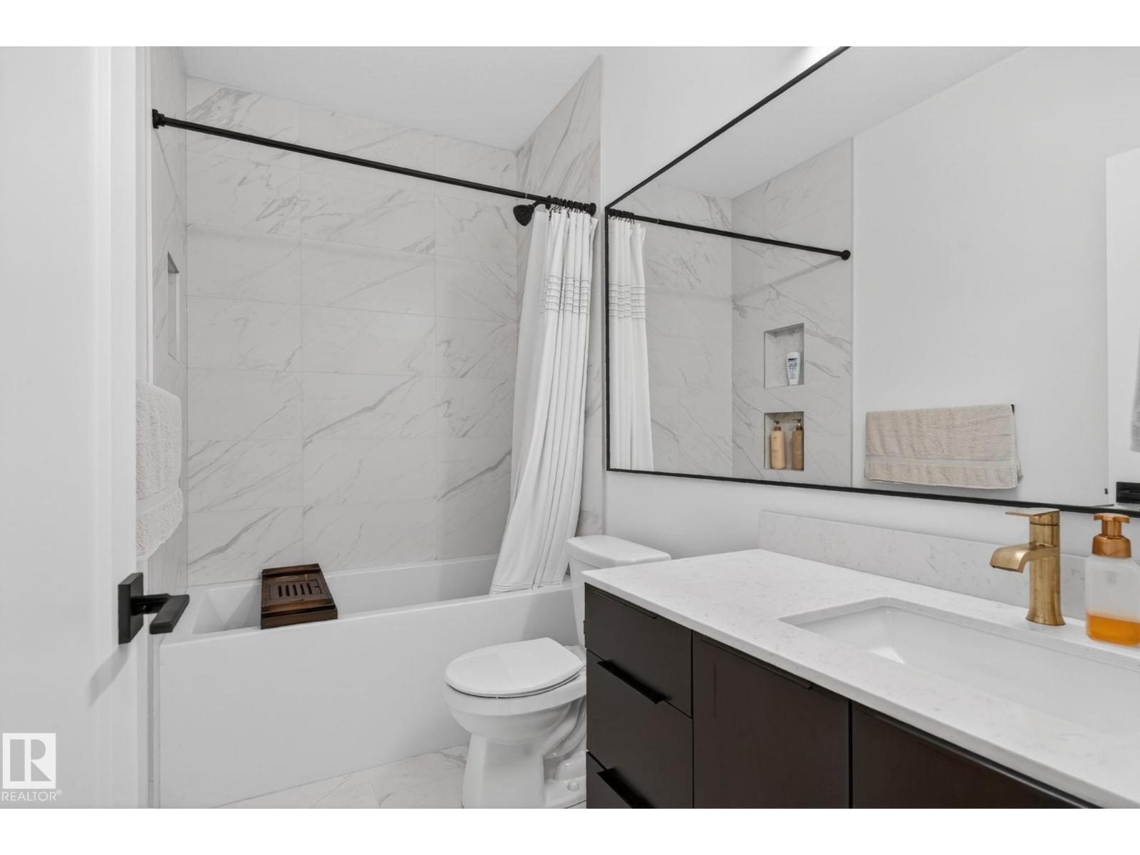 11539 86 ST NW - 35